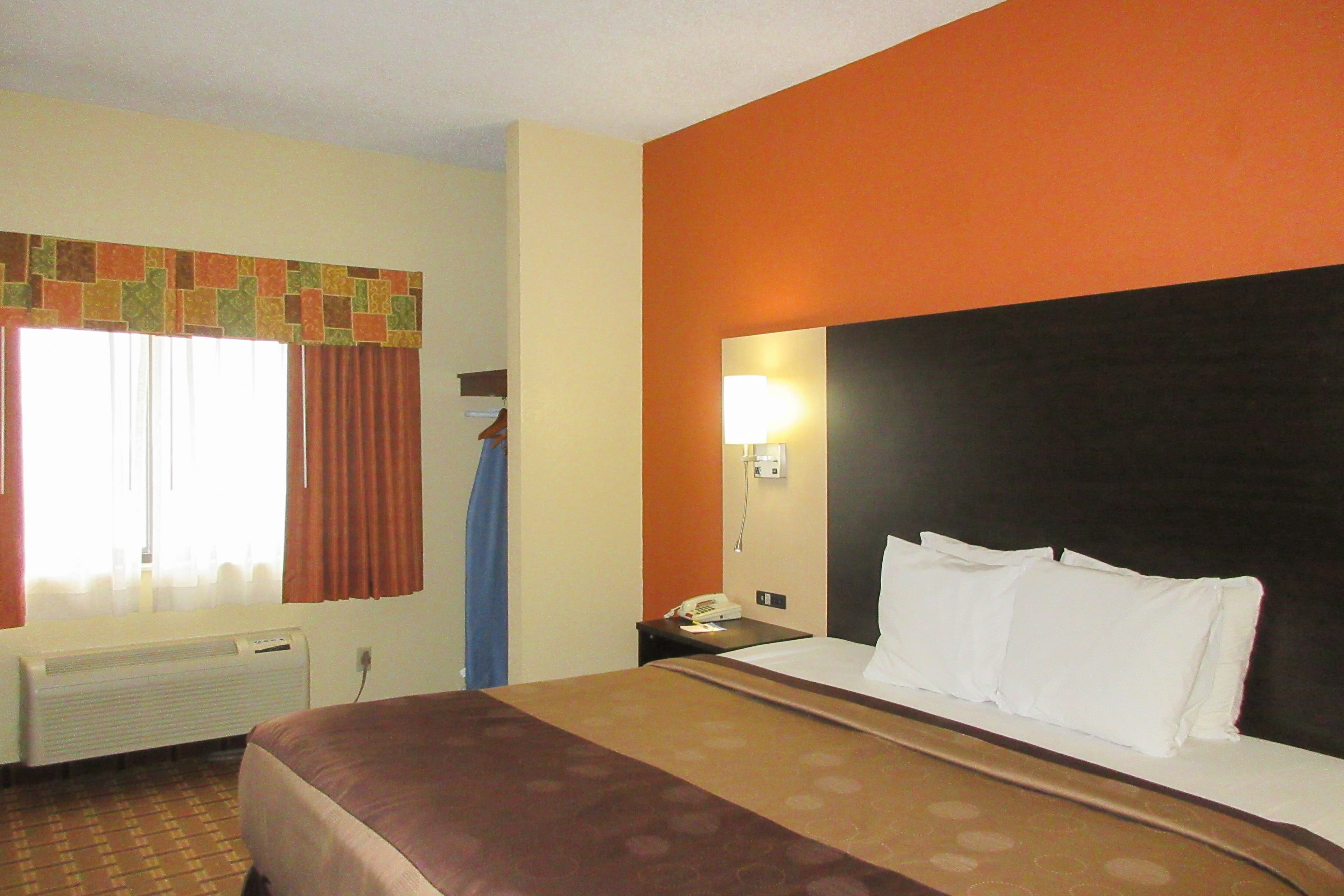 Quality Inn & Suites Benton Harbor - St. Joseph - Image 2