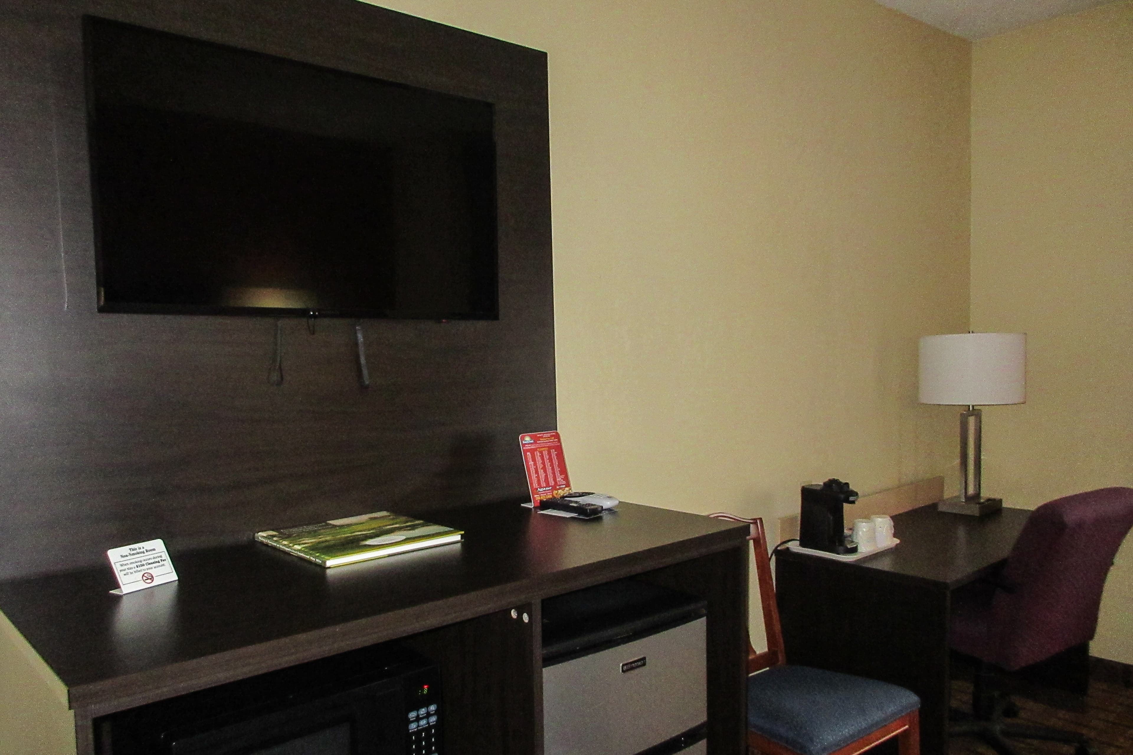 Quality Inn & Suites Benton Harbor - St. Joseph - Image 4