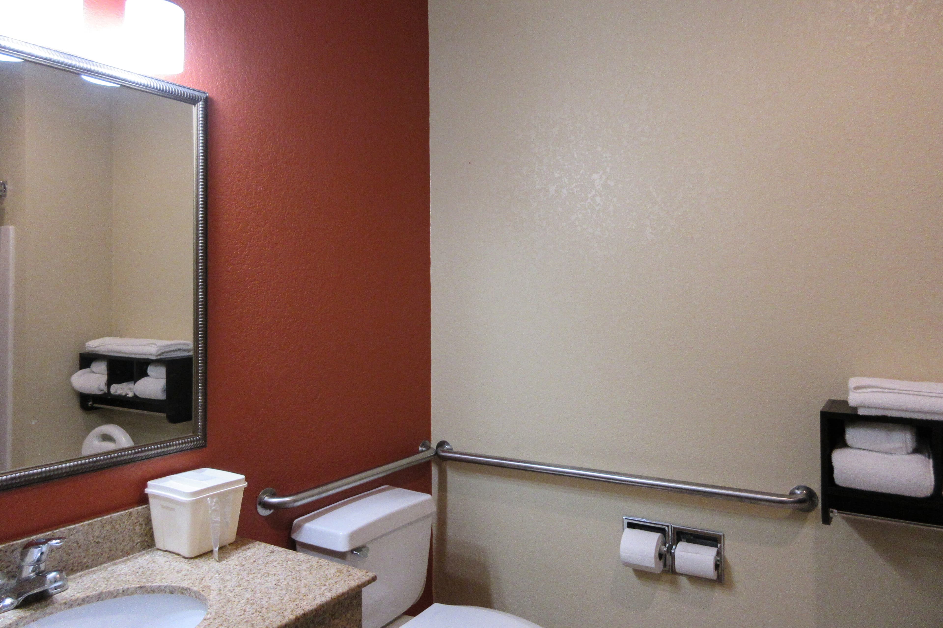 Quality Inn & Suites Benton Harbor - St. Joseph - Image 3
