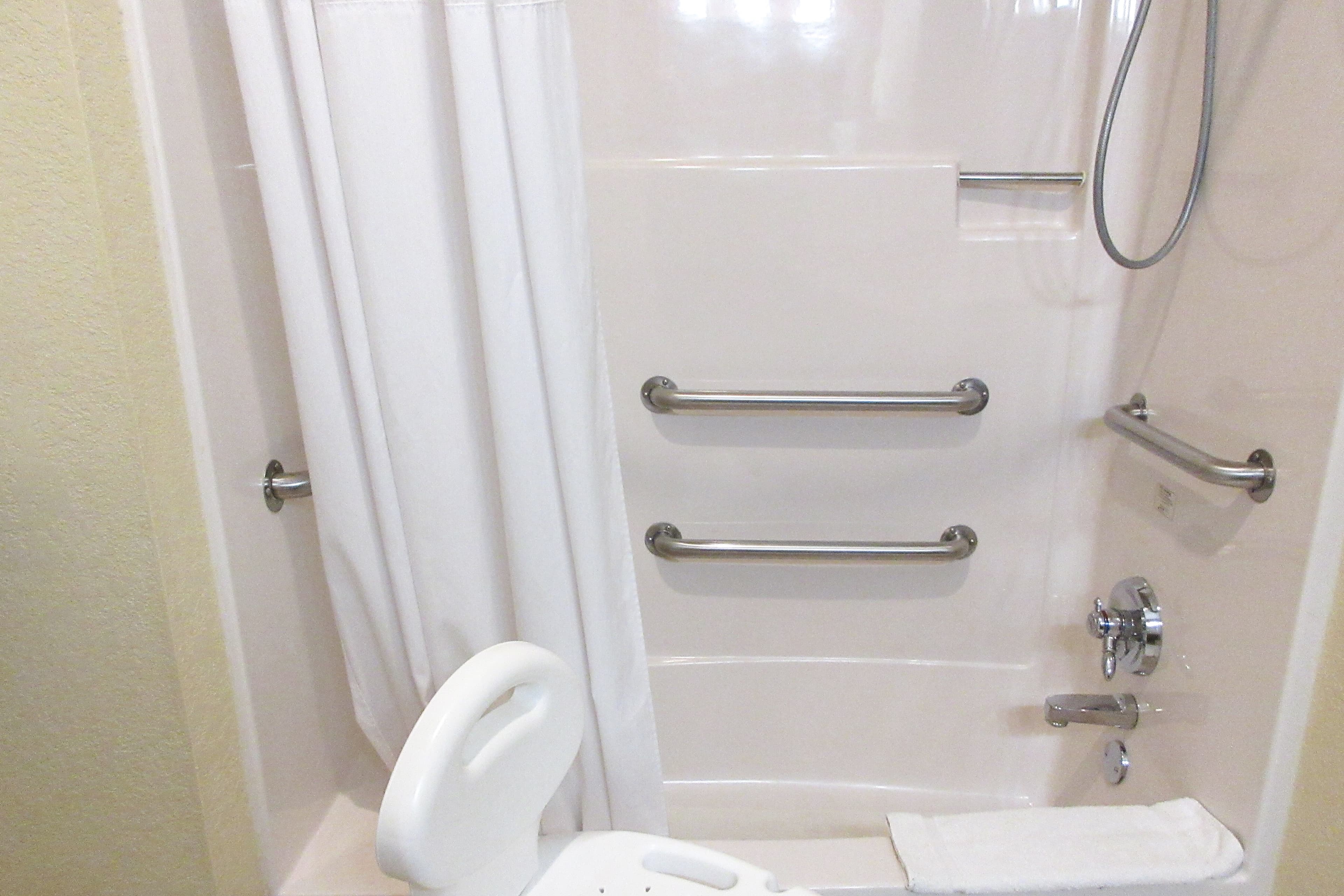Quality Inn & Suites Benton Harbor - St. Joseph - Image 5