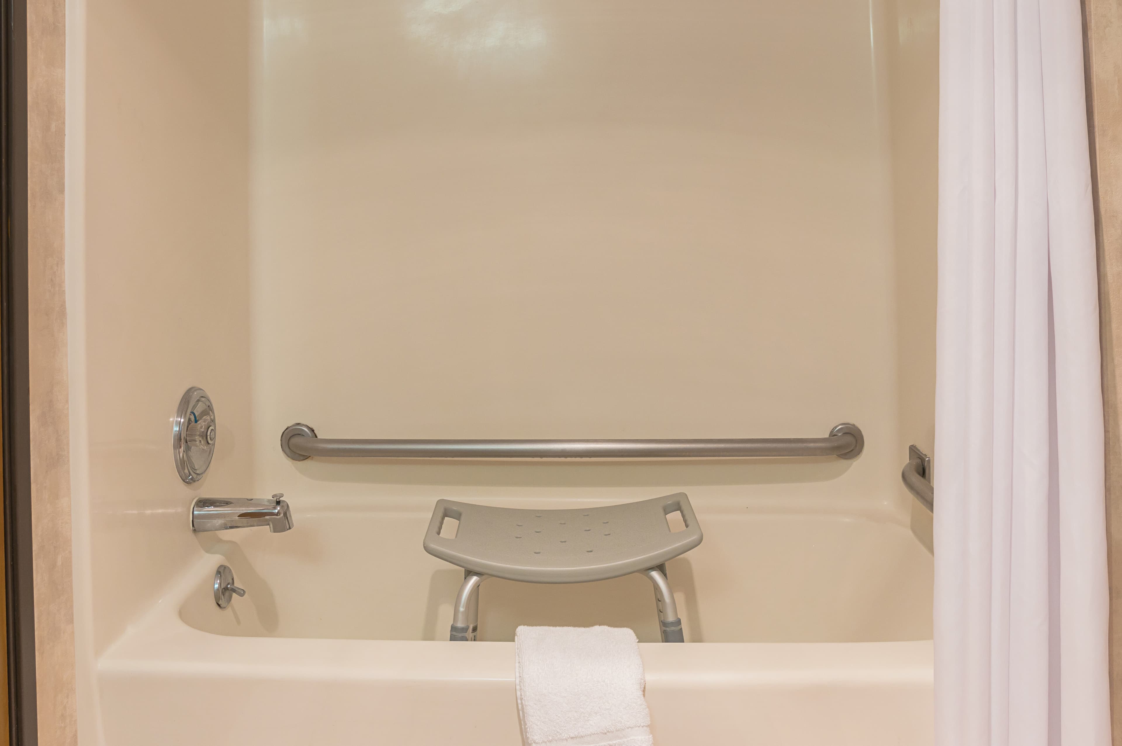 Quality Inn & Suites Detroit Metro Airport - Image 5