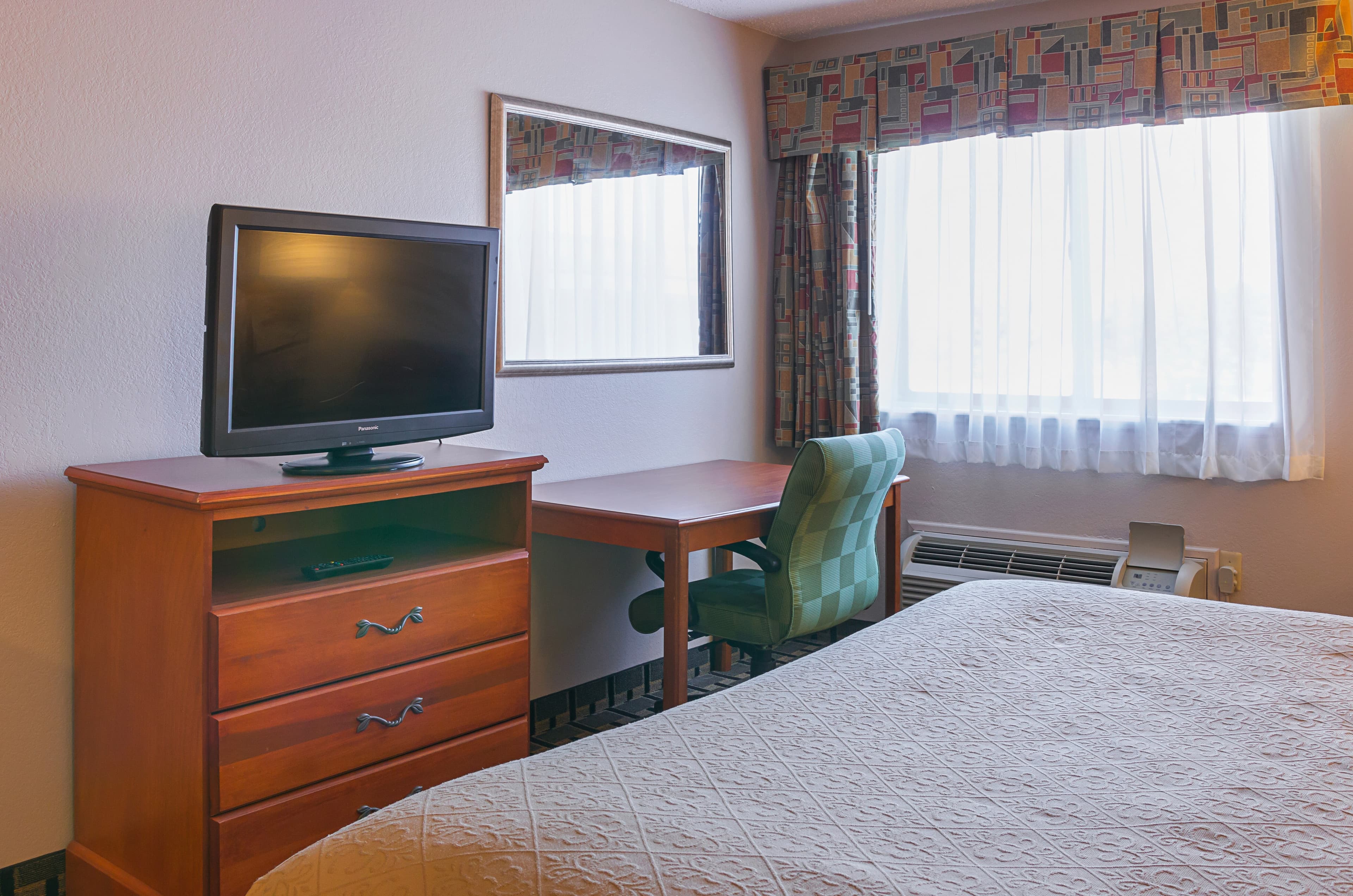 Quality Inn & Suites Detroit Metro Airport — 8