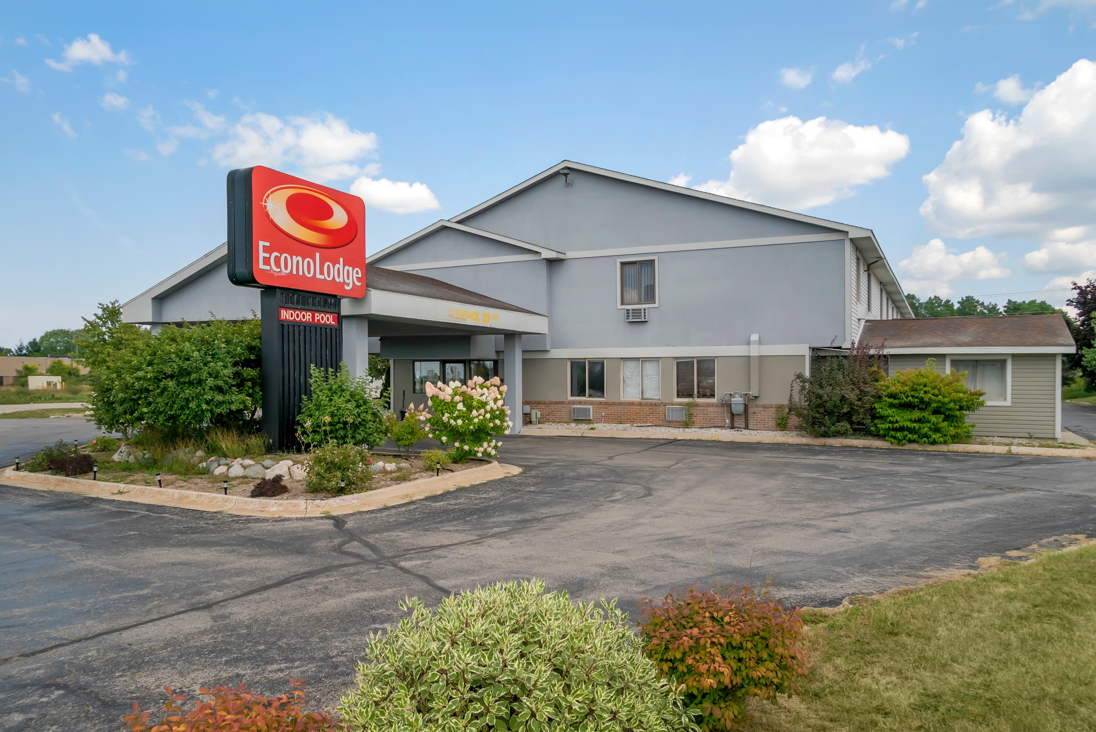 Econo Lodge Traverse City South - Image 1