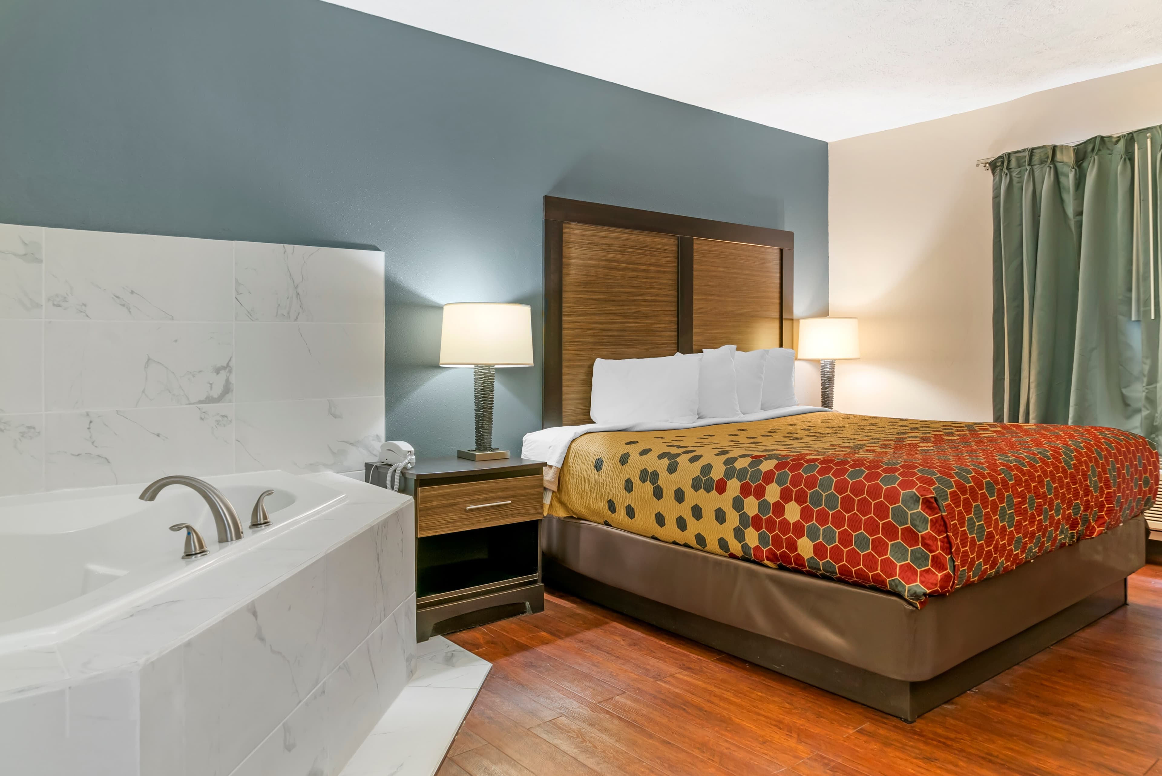 Econo Lodge Traverse City South — 26