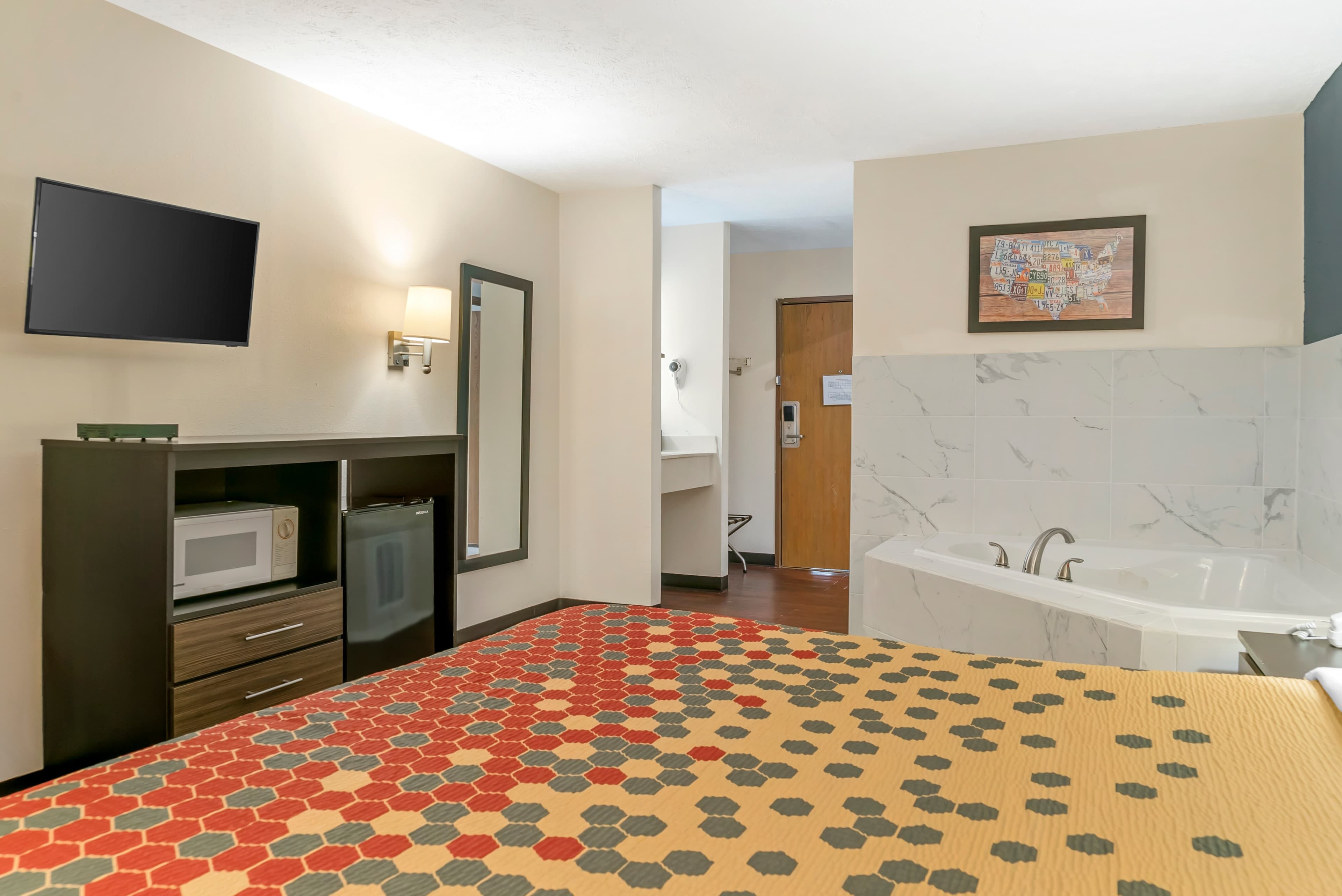 Econo Lodge Traverse City South — 28
