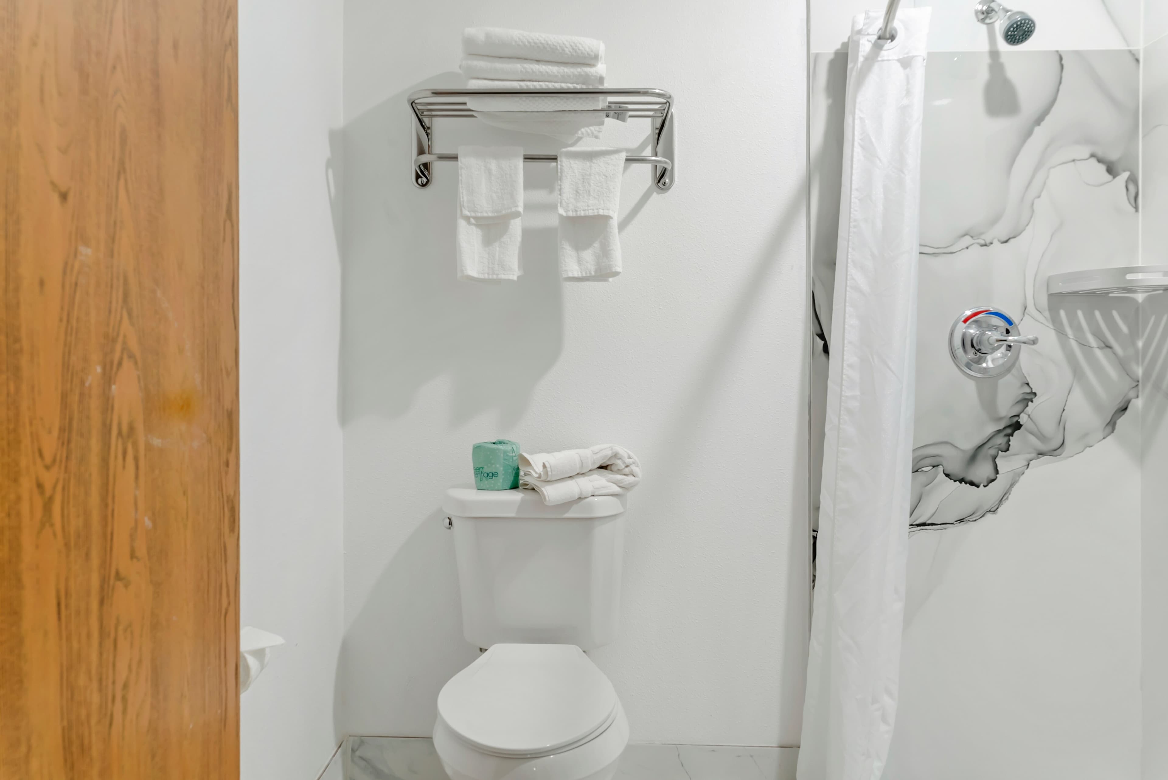 Econo Lodge Traverse City South — 29