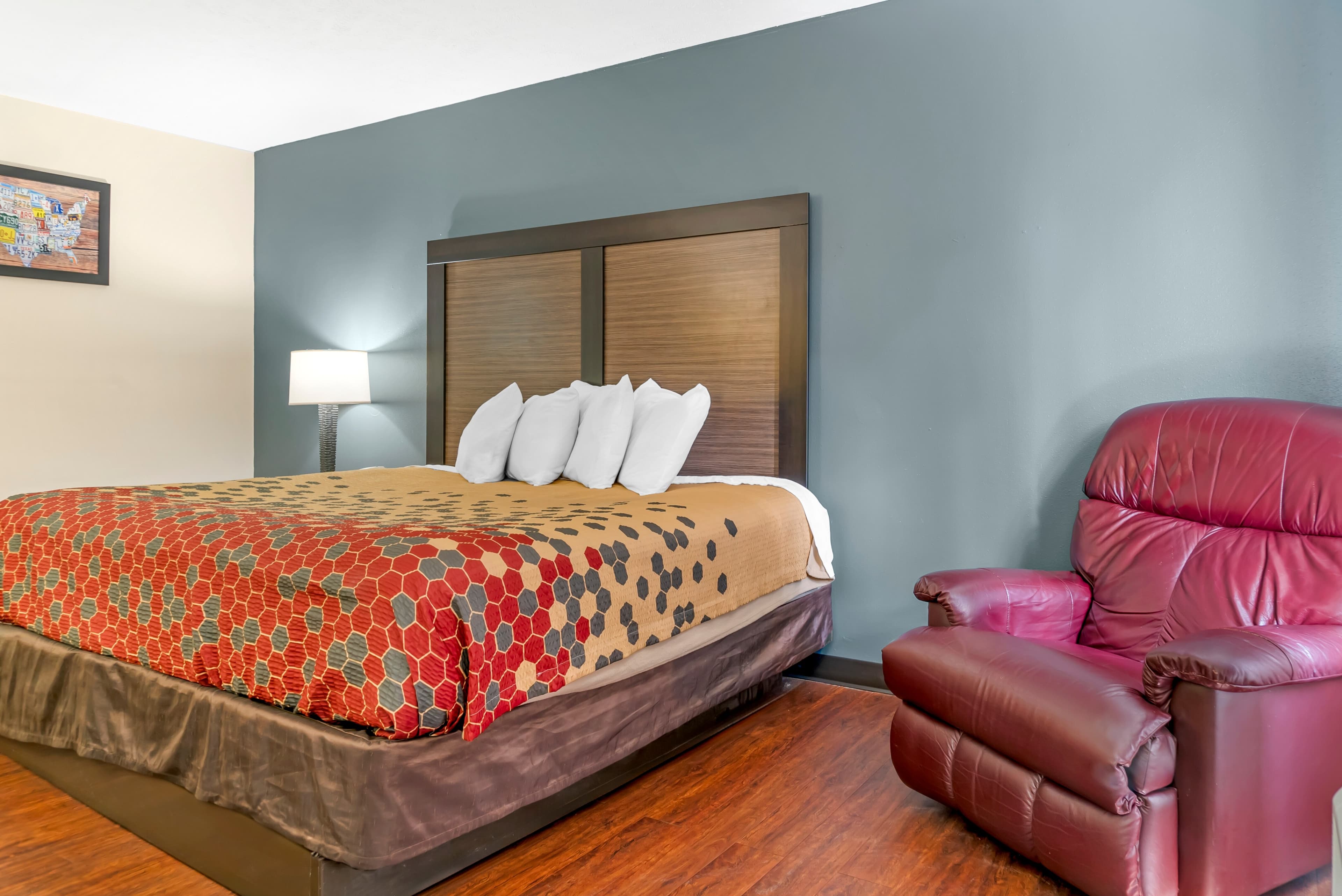 Econo Lodge Traverse City South — 11