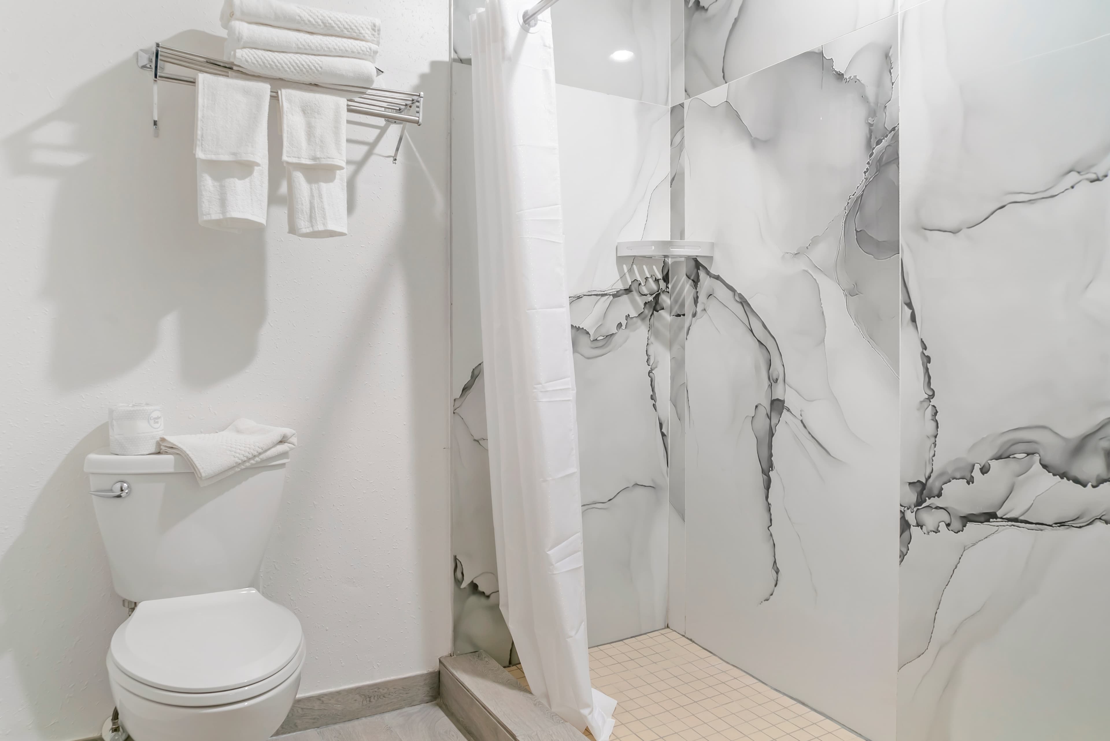 Econo Lodge Traverse City South — 13
