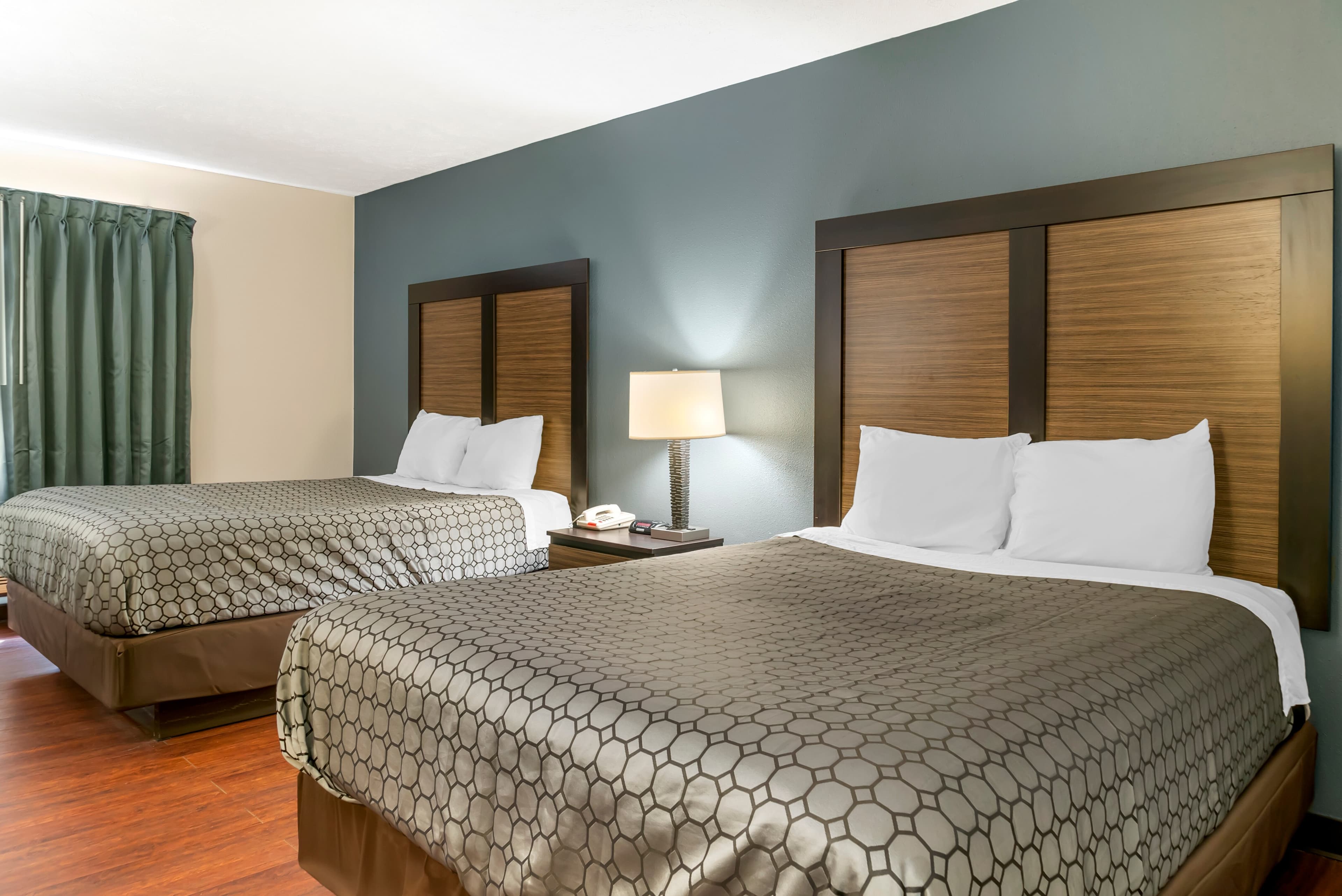 Econo Lodge Traverse City South — 14