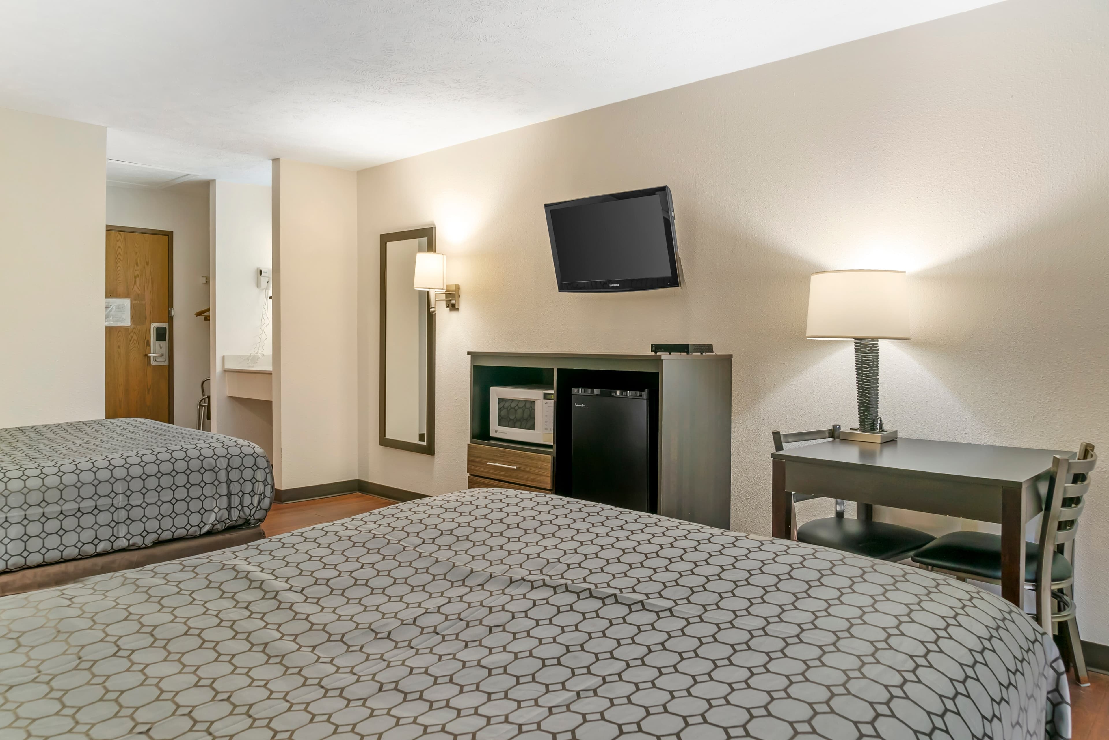 Econo Lodge Traverse City South — 16