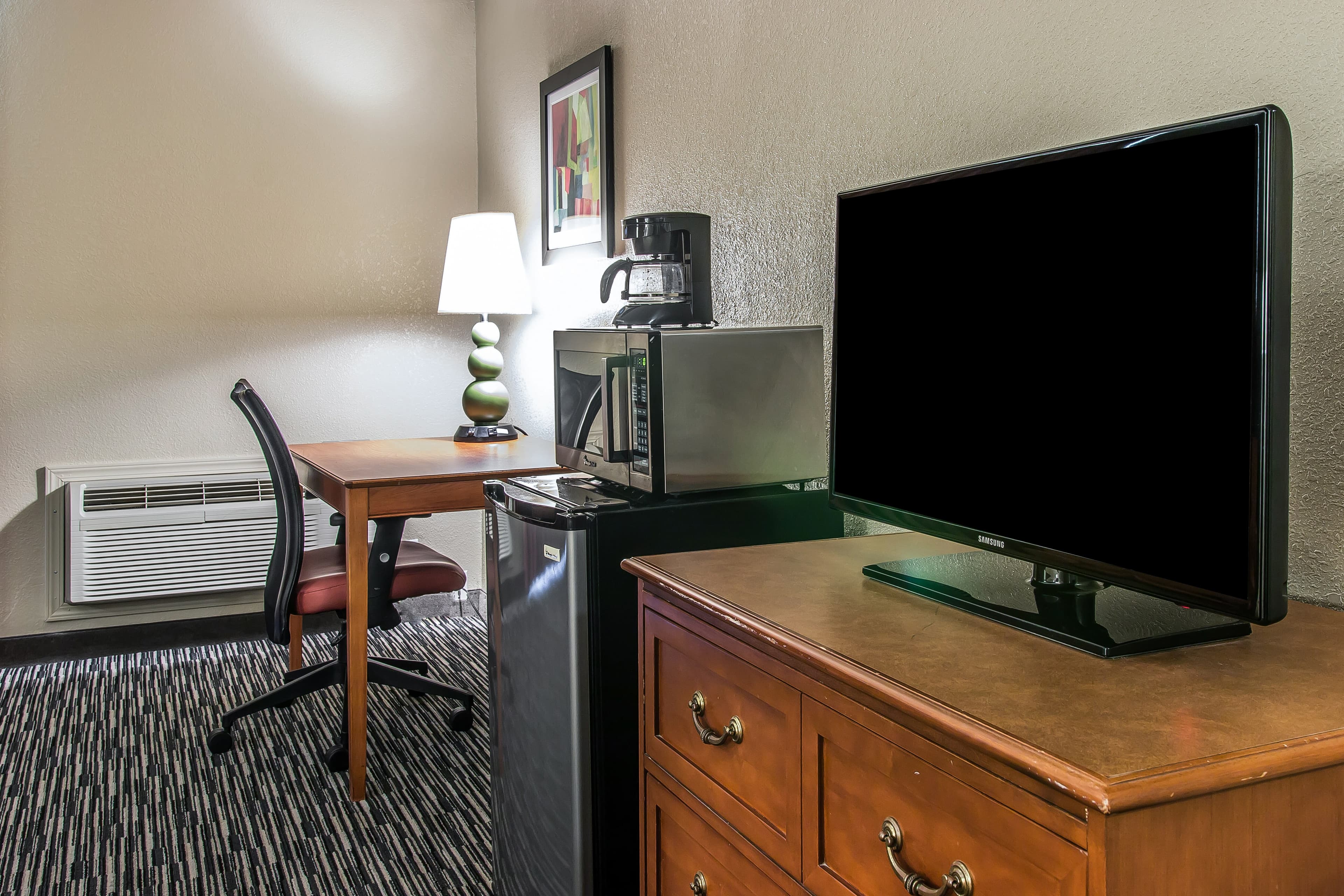 Quality Inn & Suites Banquet Center - Image 4