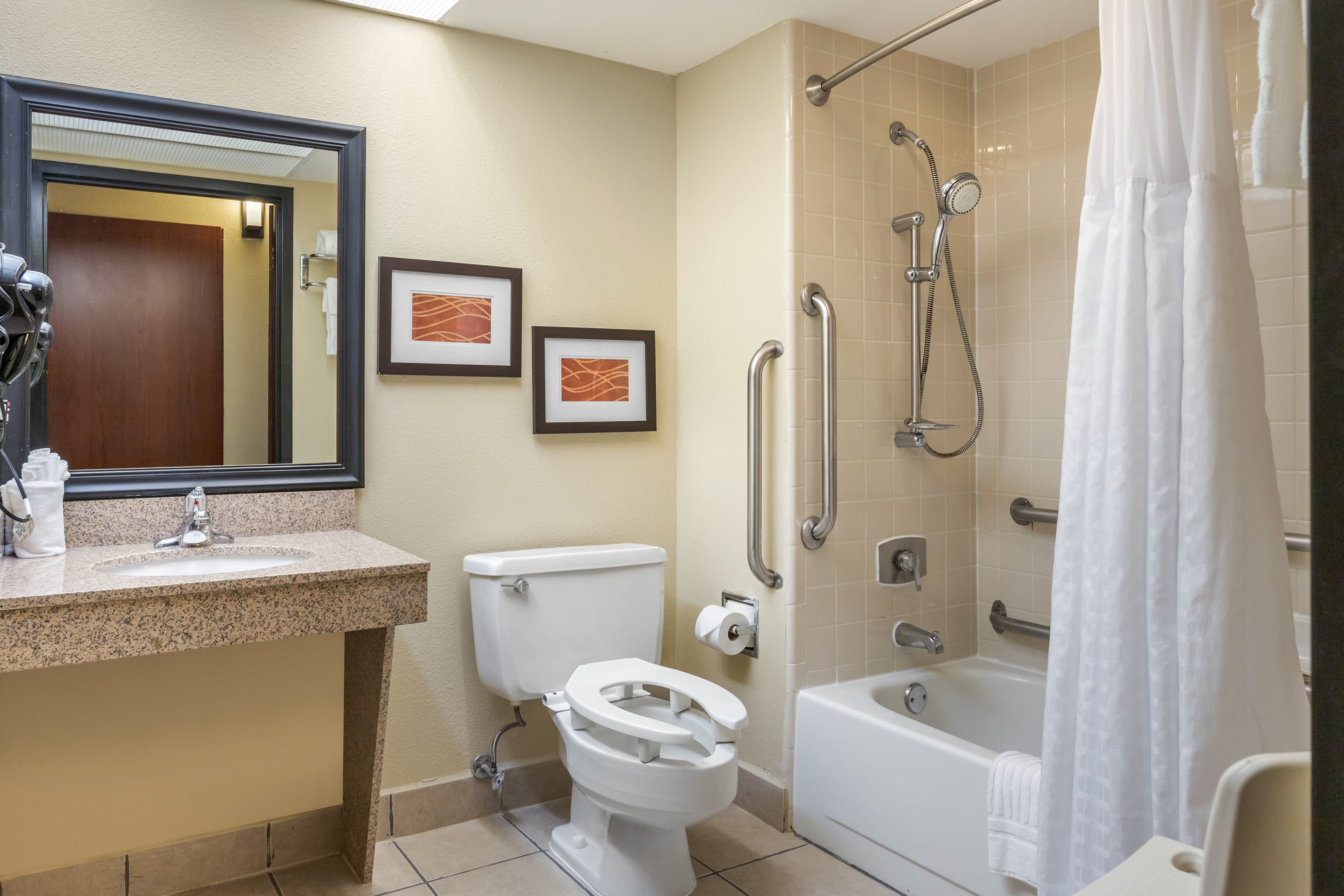 Comfort Inn Grand Rapids Airport — 16
