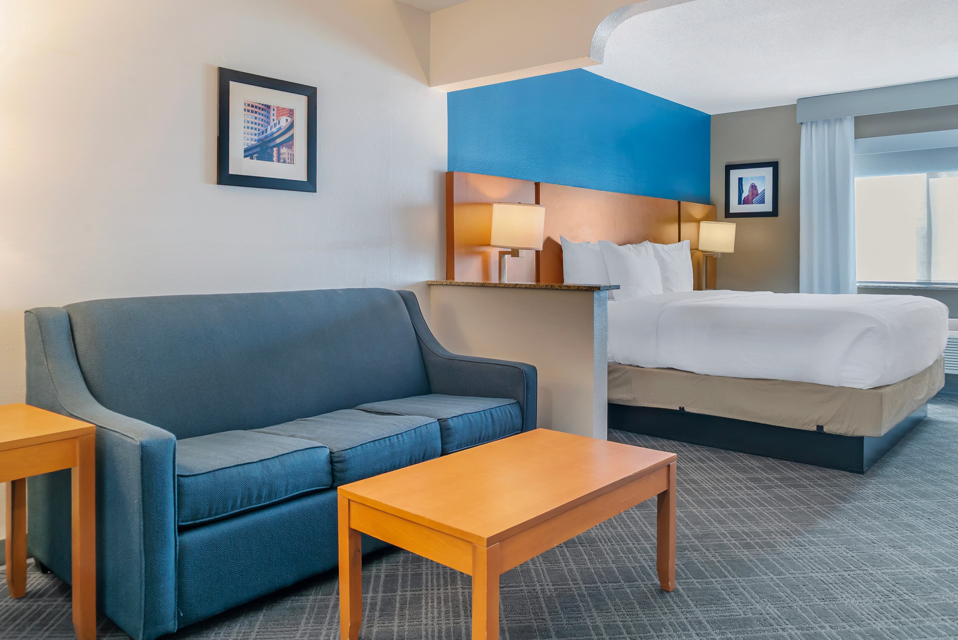 Comfort Suites Auburn Hills-Detroit - Image 3