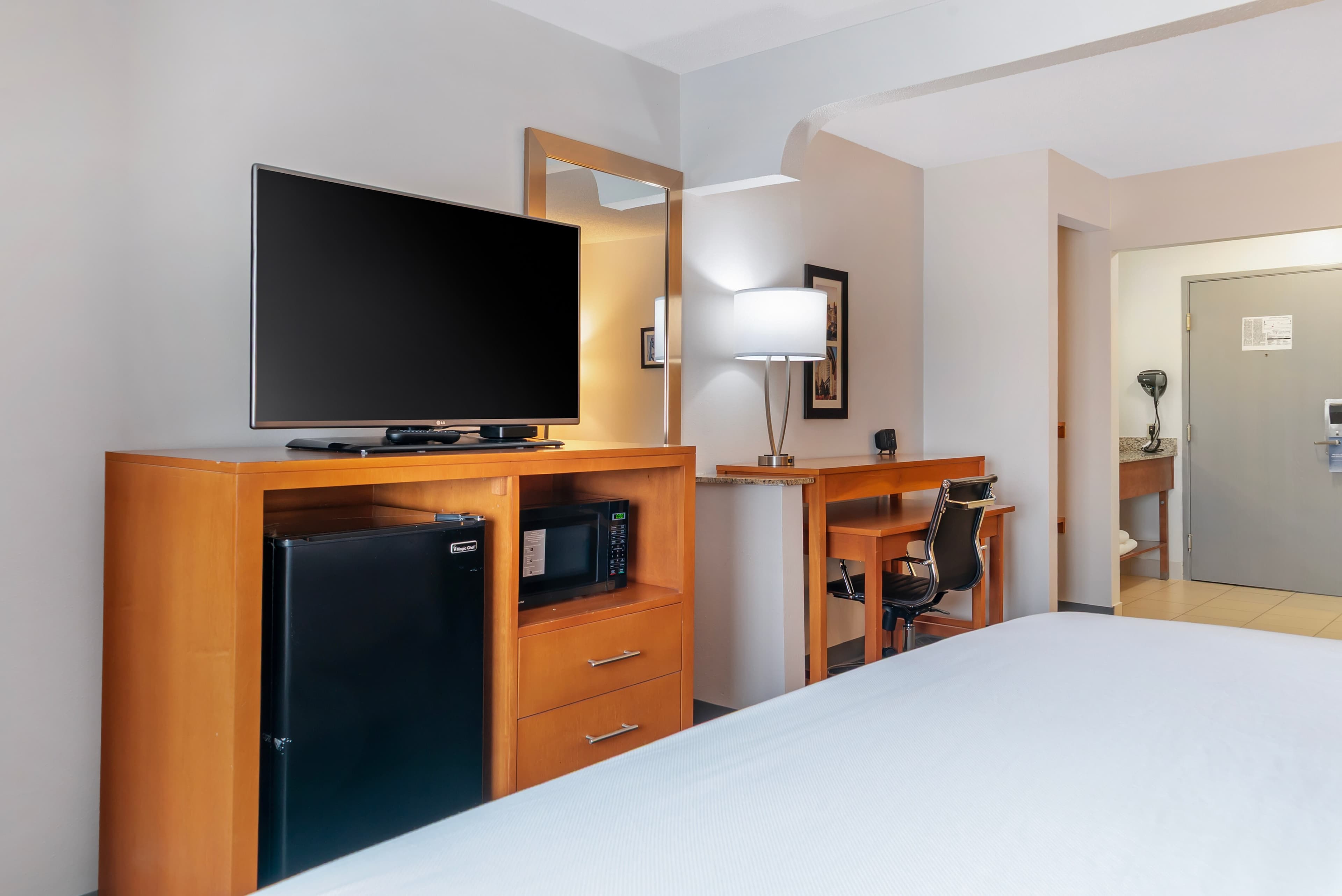 Comfort Suites Auburn Hills-Detroit - Image 4