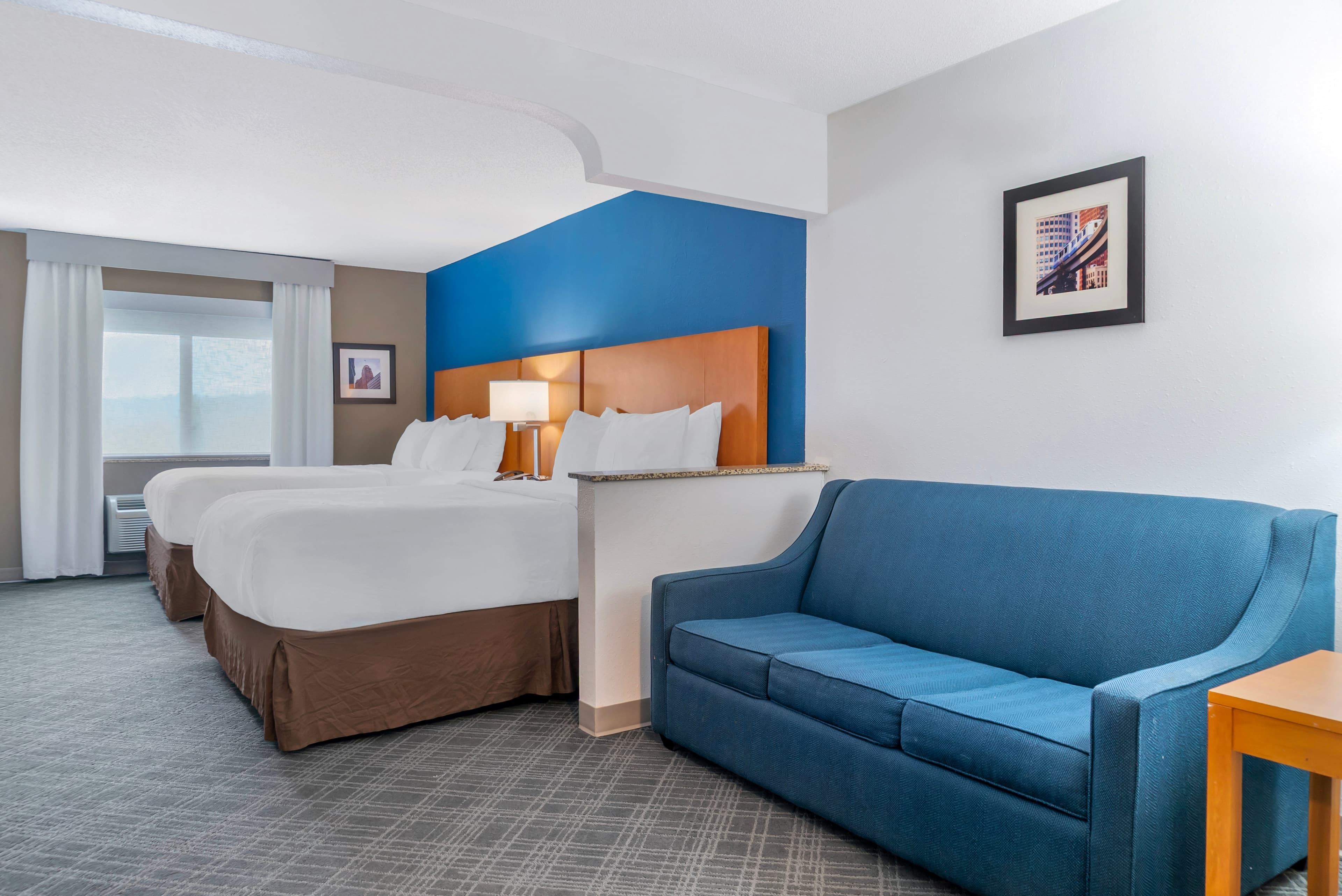 Comfort Suites Auburn Hills-Detroit — 16
