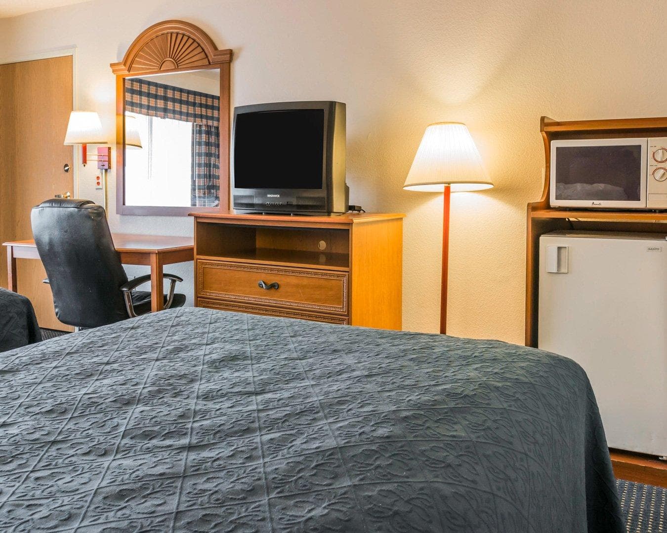 Quality Inn Kalamazoo near Wings Stadium - Image 3