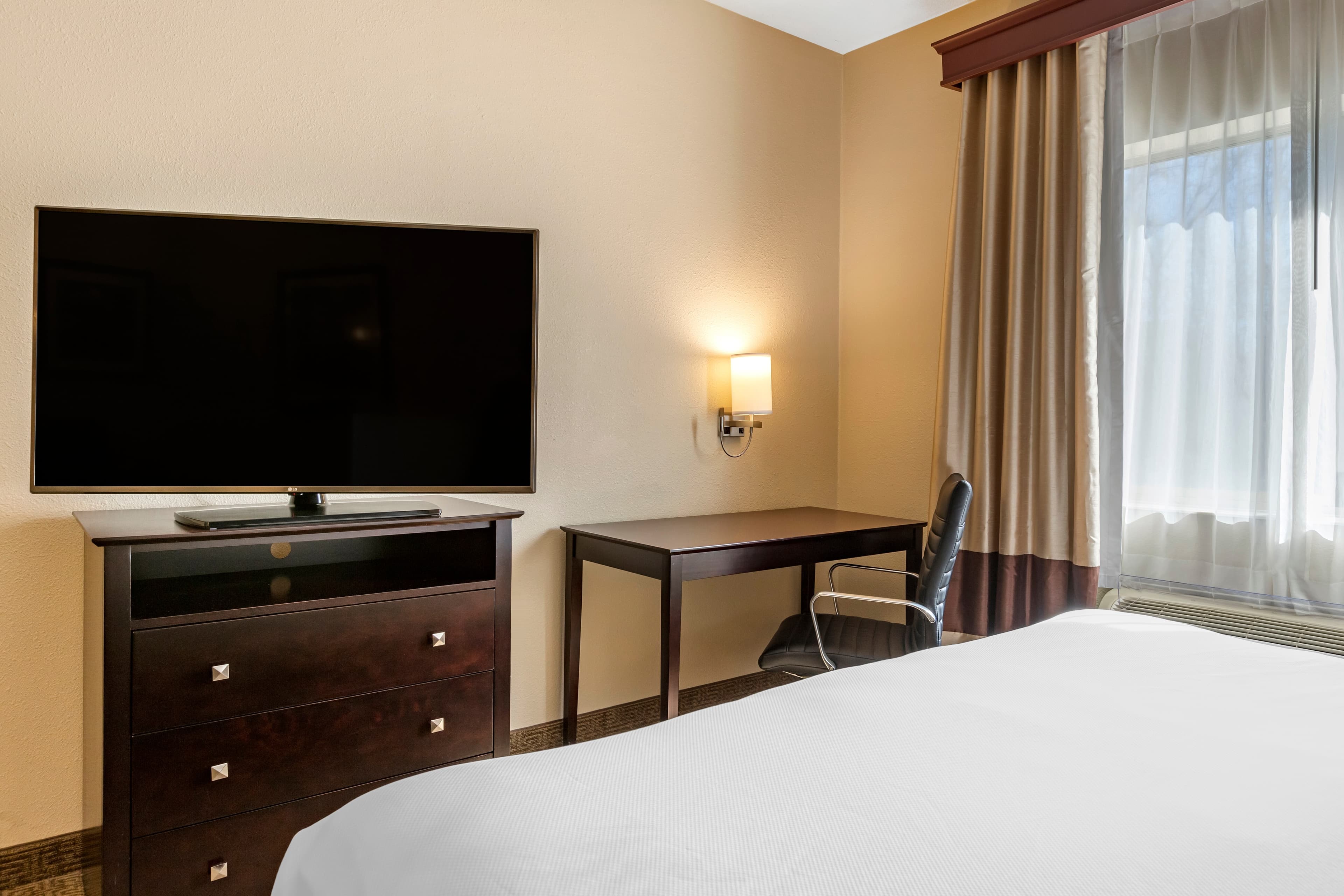 Comfort Inn & Suites Paw Paw — 16