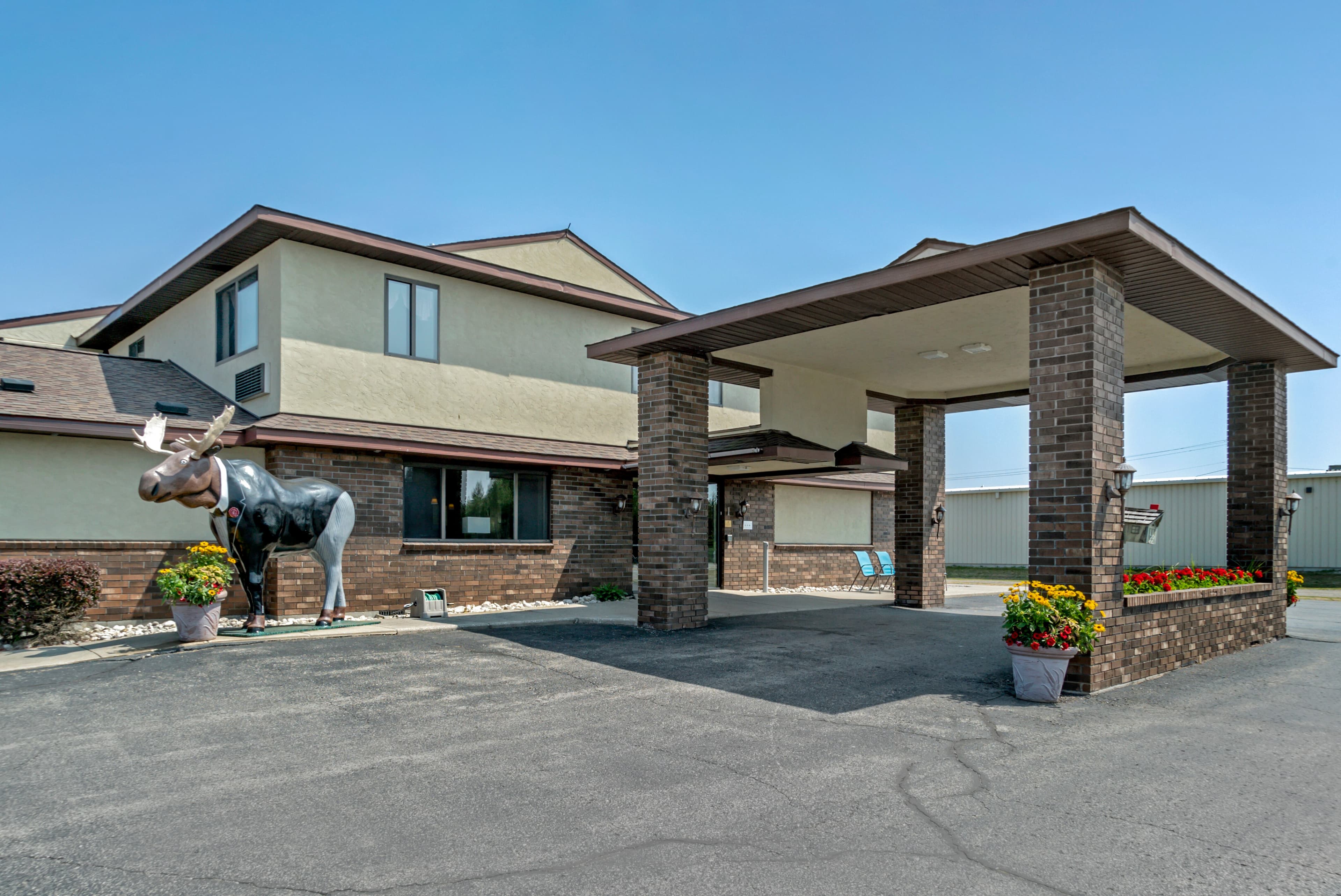 Comfort Inn Manistique - Image 1