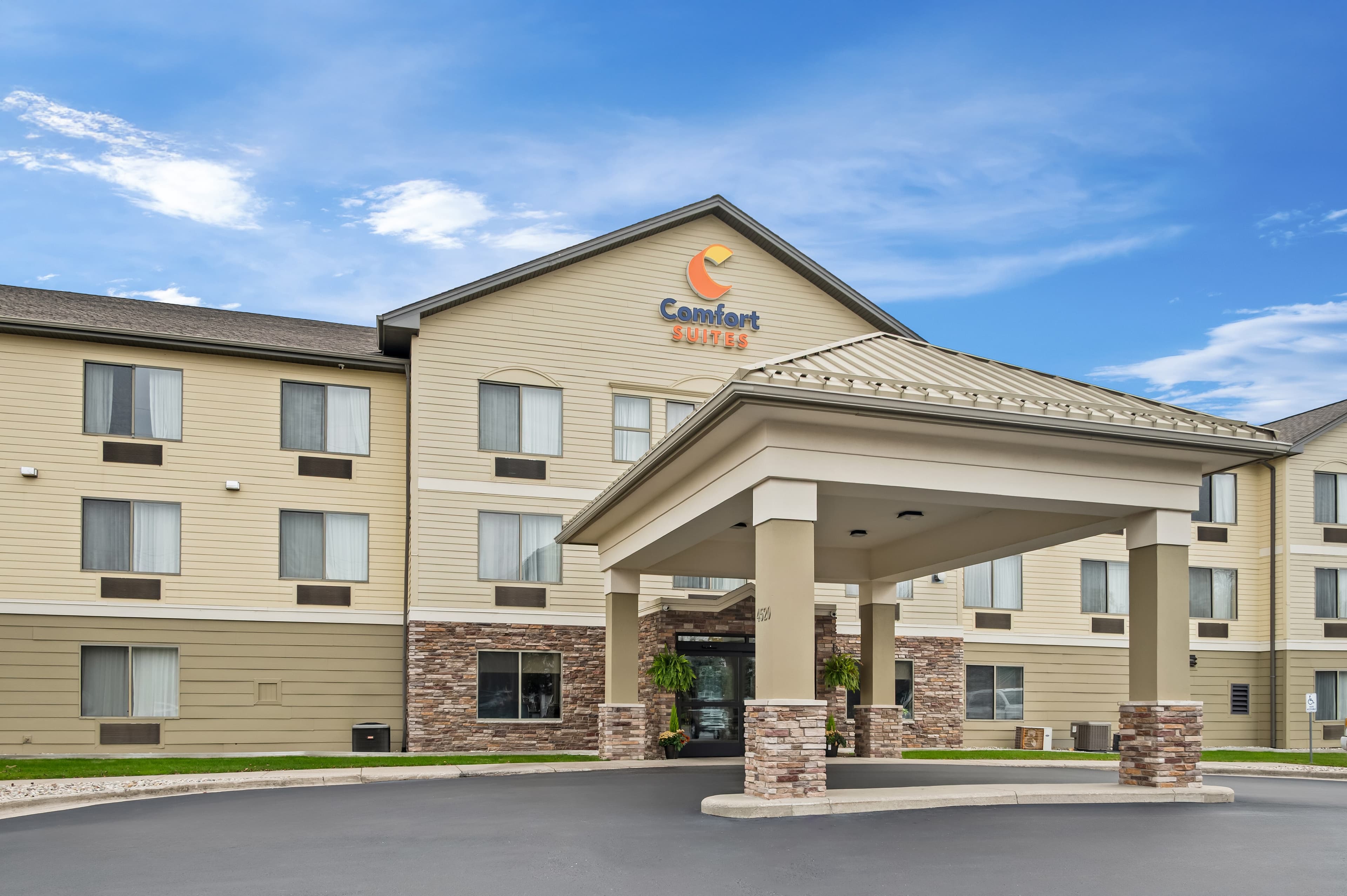 Comfort Suites Grandville - Grand Rapids SW - Image 1