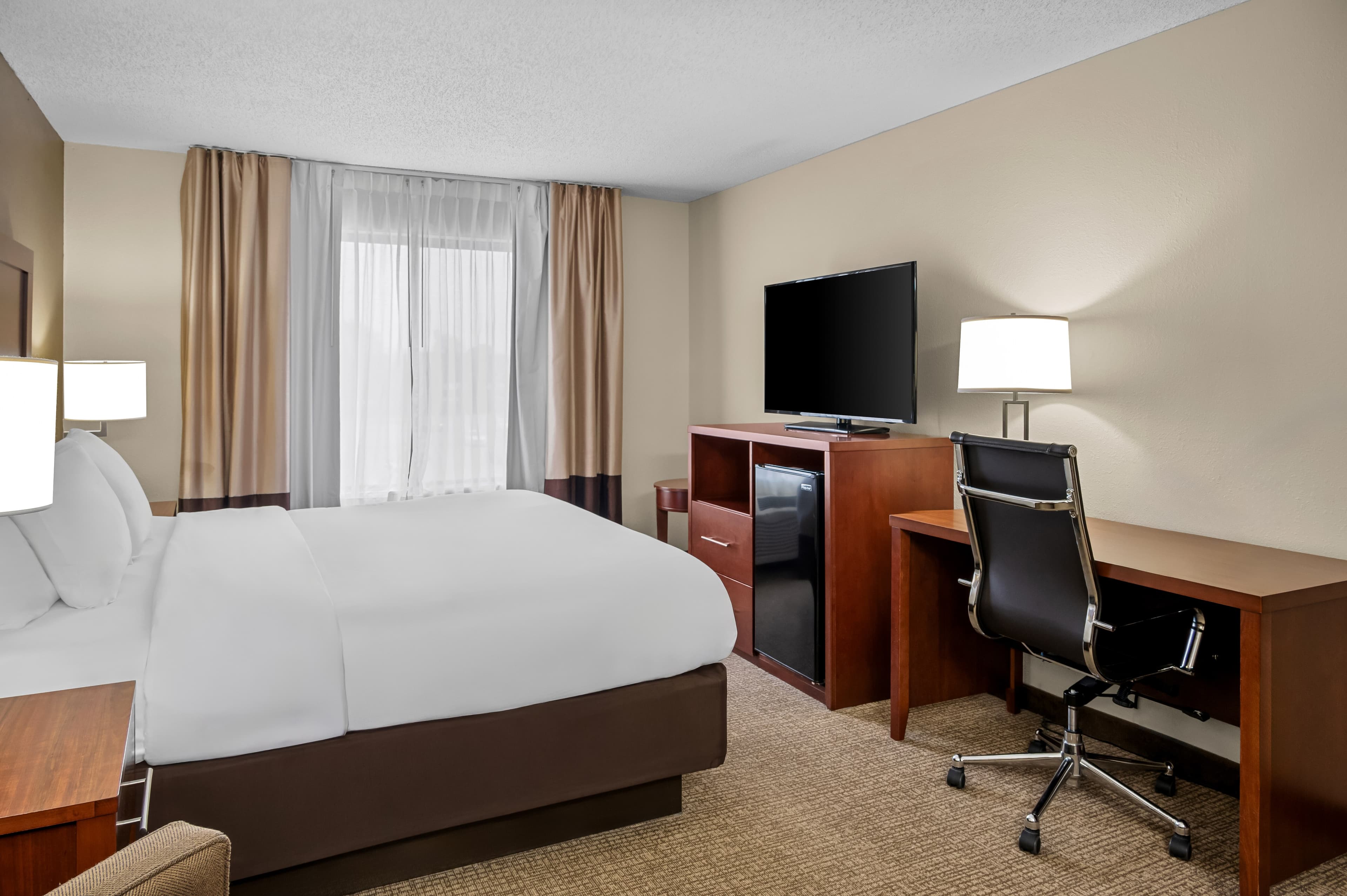Comfort Suites Grandville - Grand Rapids SW - Image 4