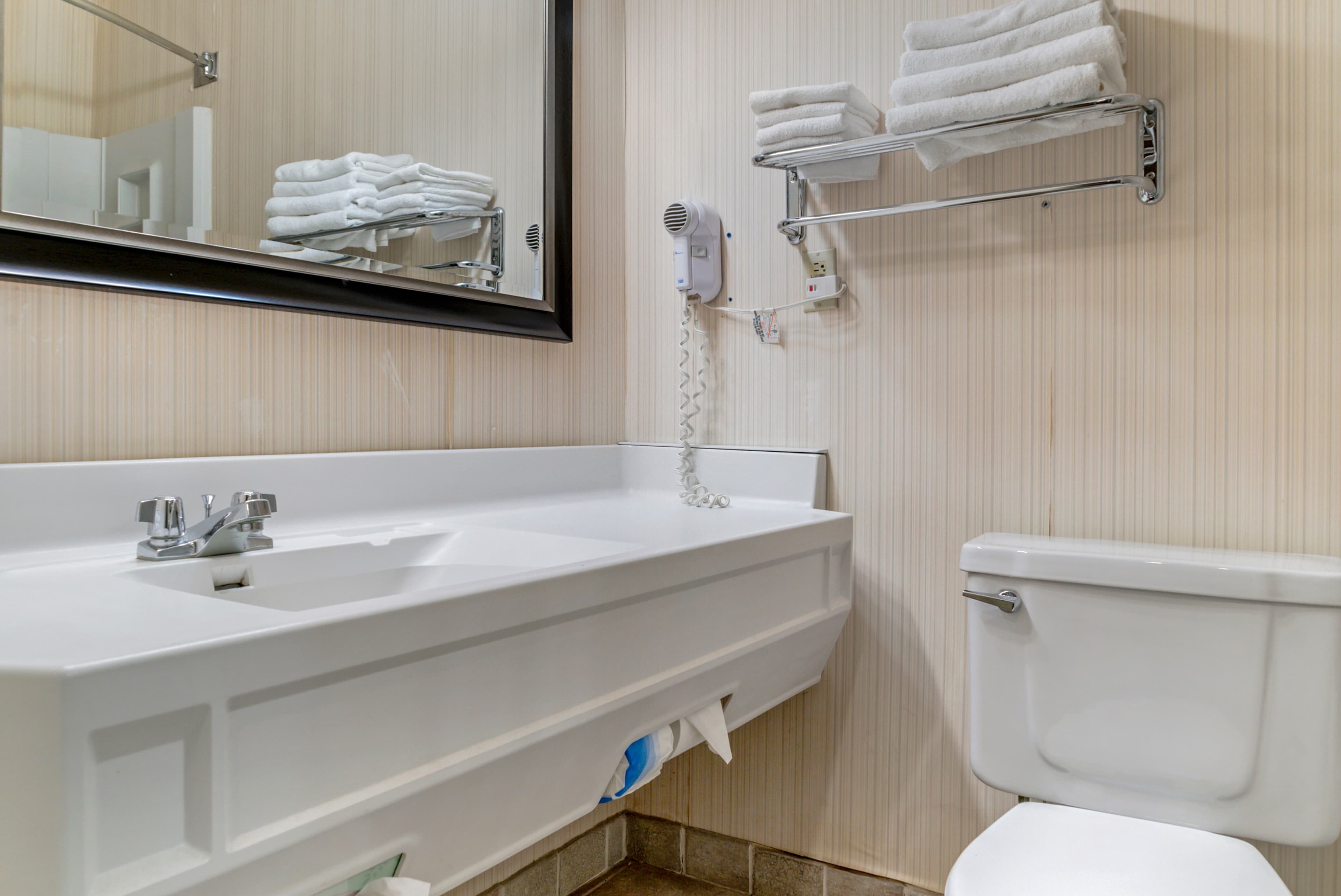 Quality Inn Saint Ignace I-75 - Image 5
