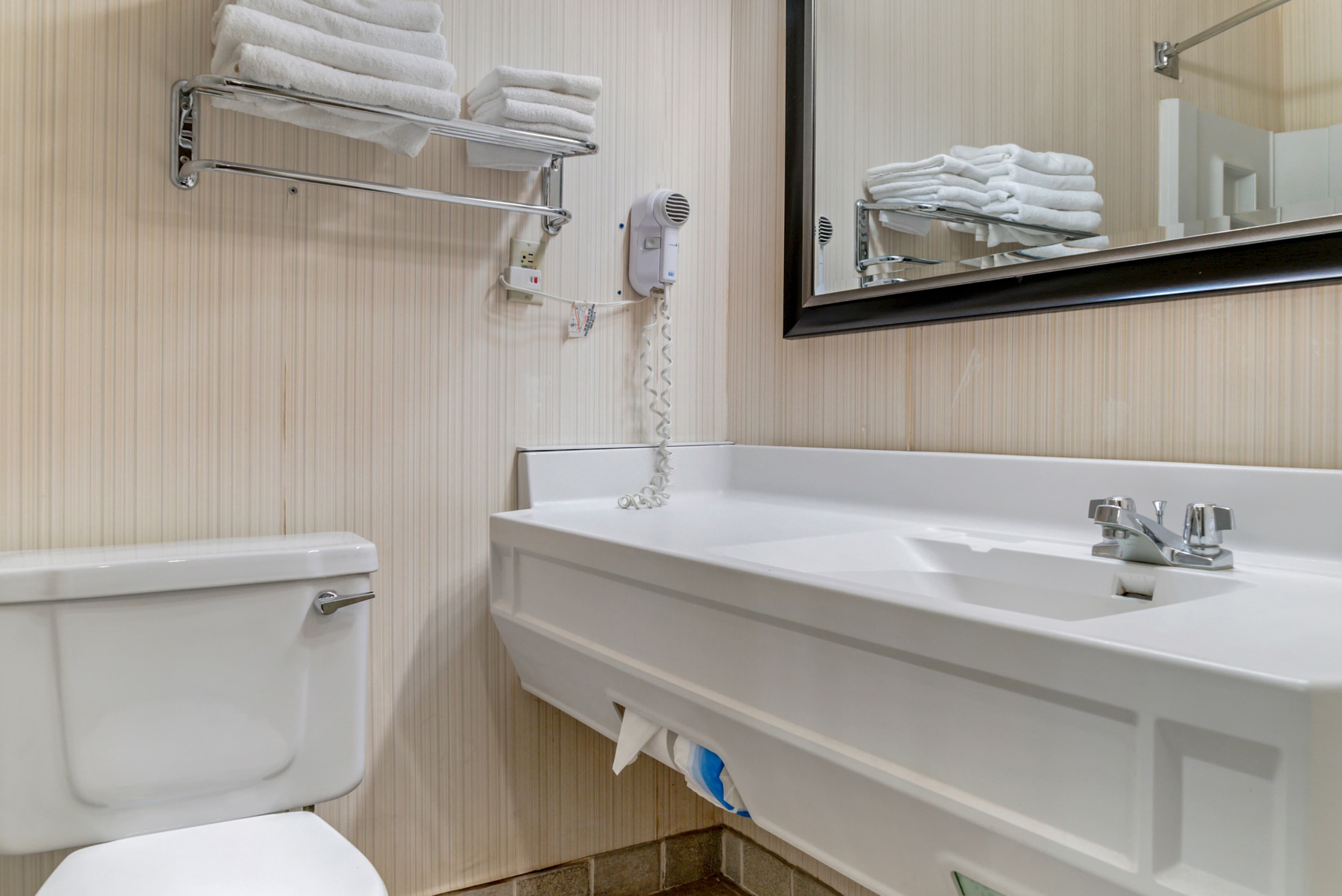 Quality Inn Saint Ignace I-75 — 13
