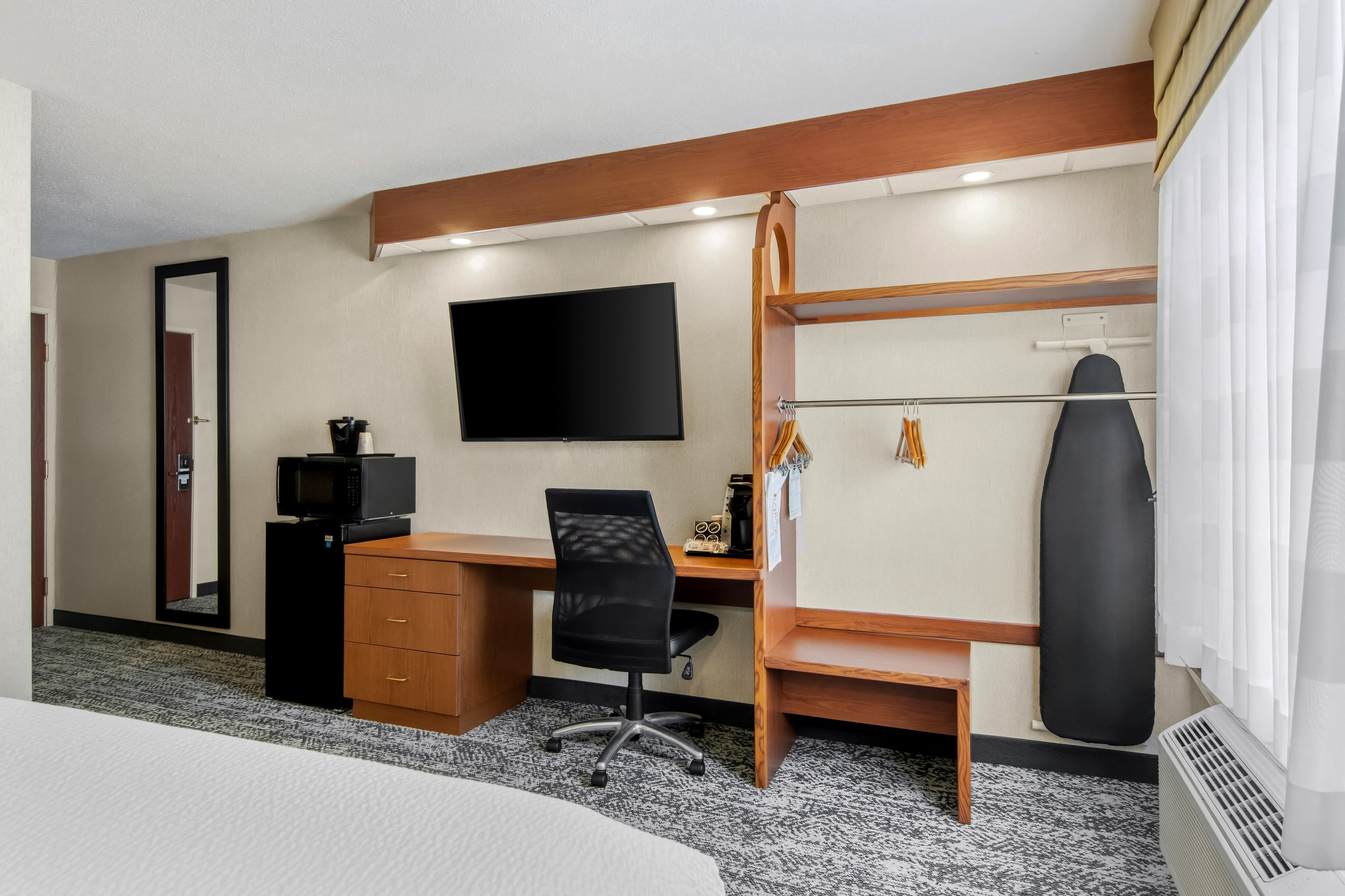 Sleep Inn & Suites Bay View Acme - Traverse City - Image 2