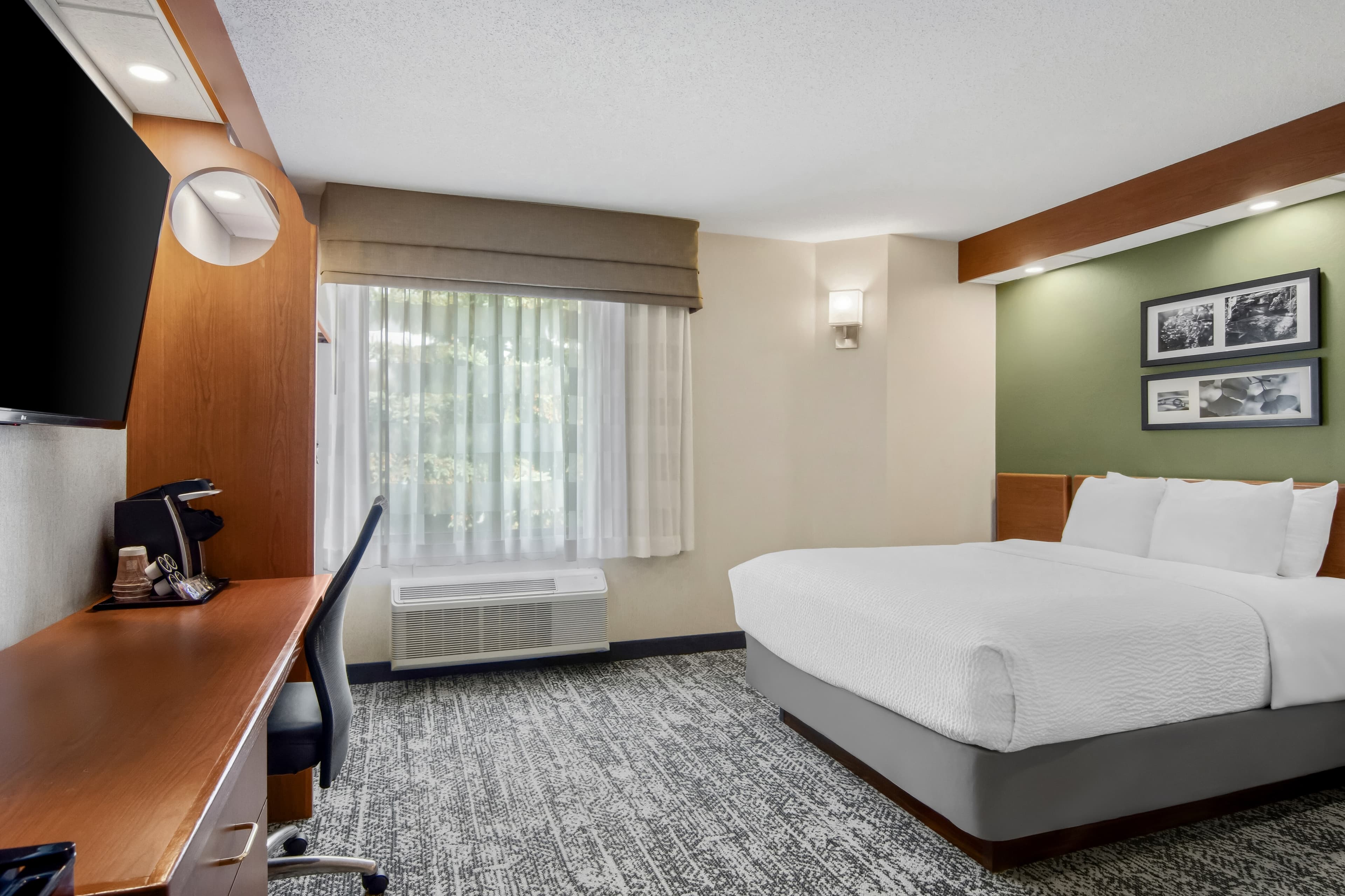 Sleep Inn & Suites Bay View Acme - Traverse City - Image 4