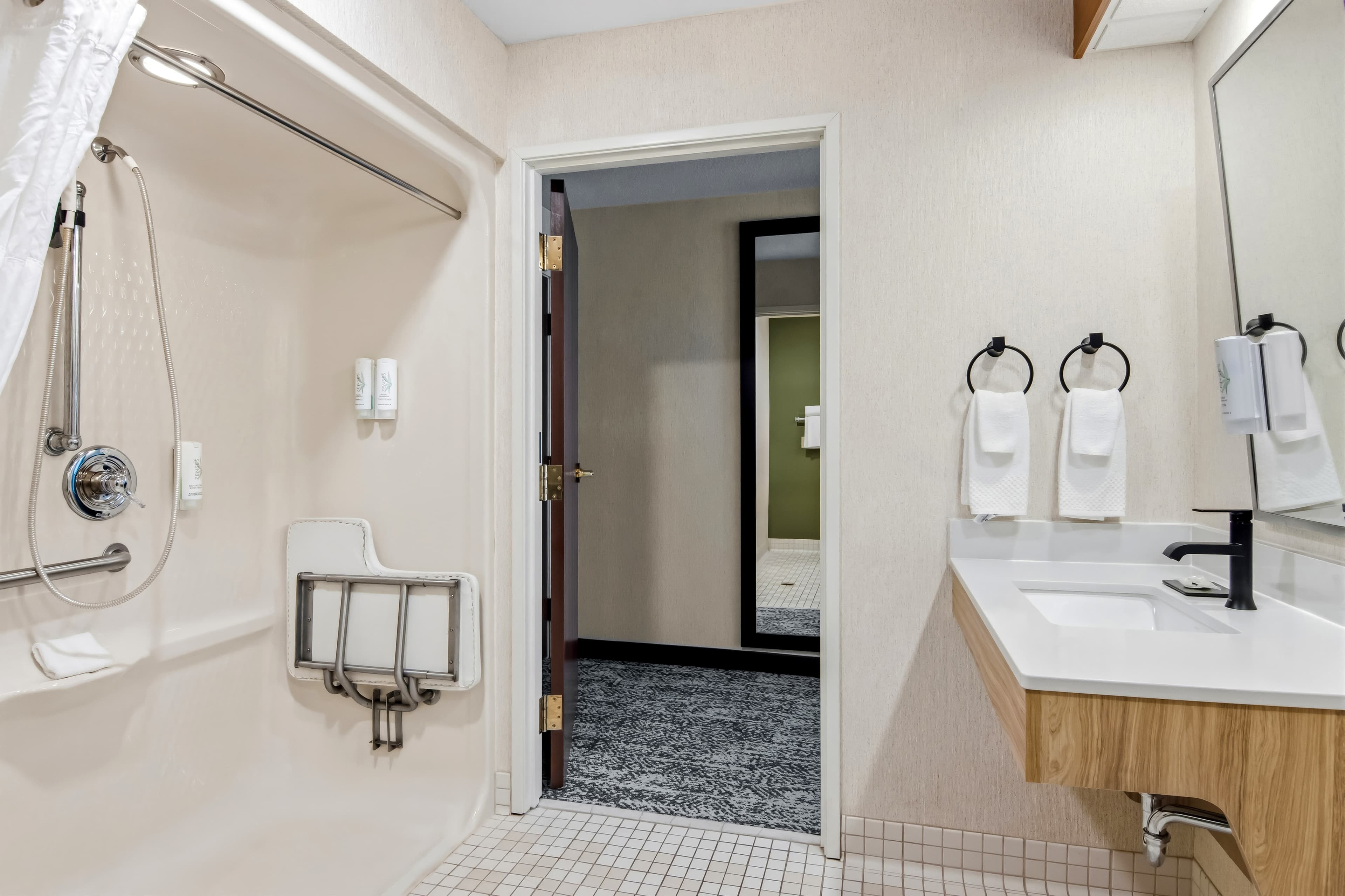Sleep Inn & Suites Bay View Acme - Traverse City - Image 5