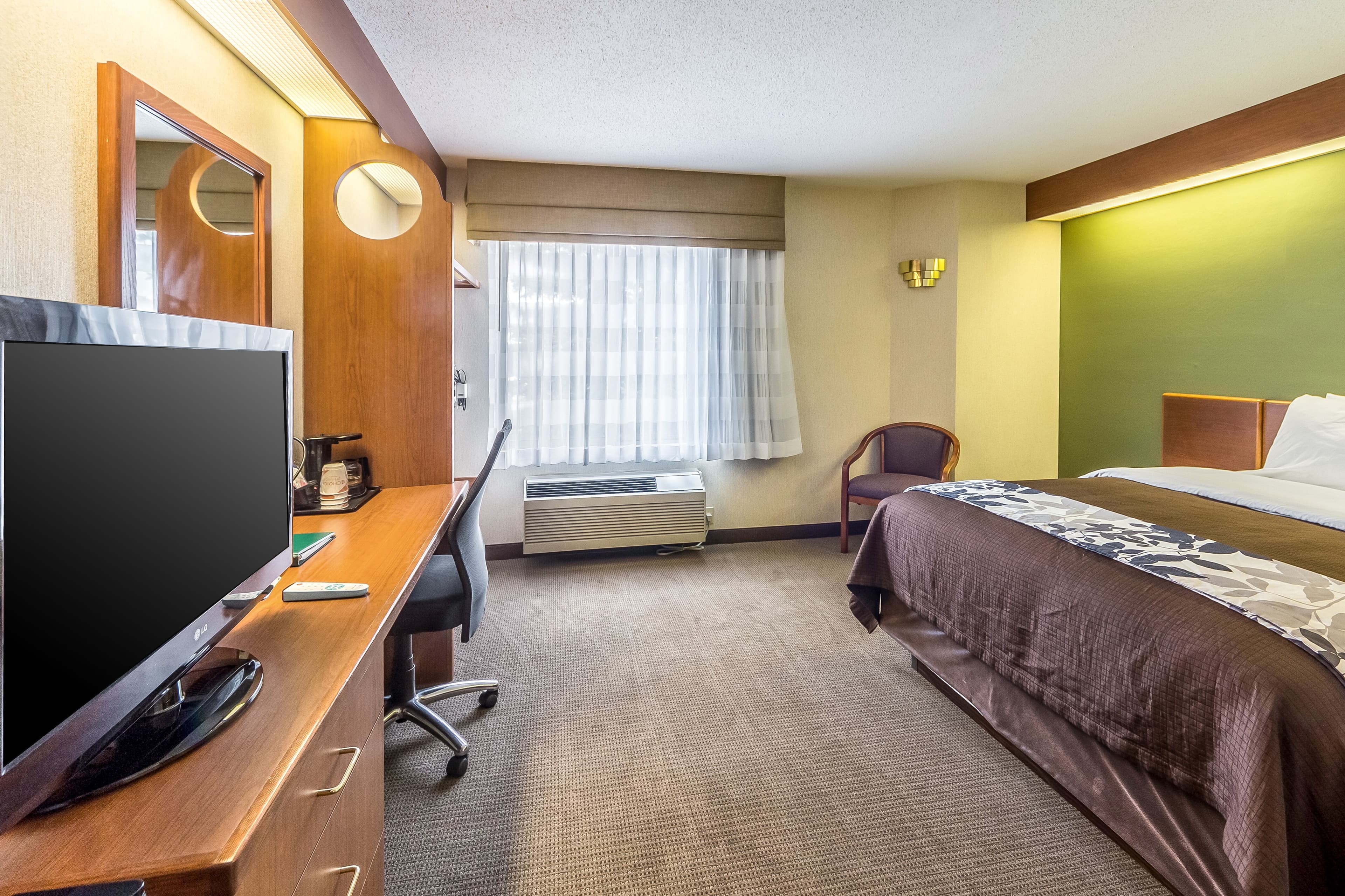 Sleep Inn & Suites Bay View Acme - Traverse City - Image 4