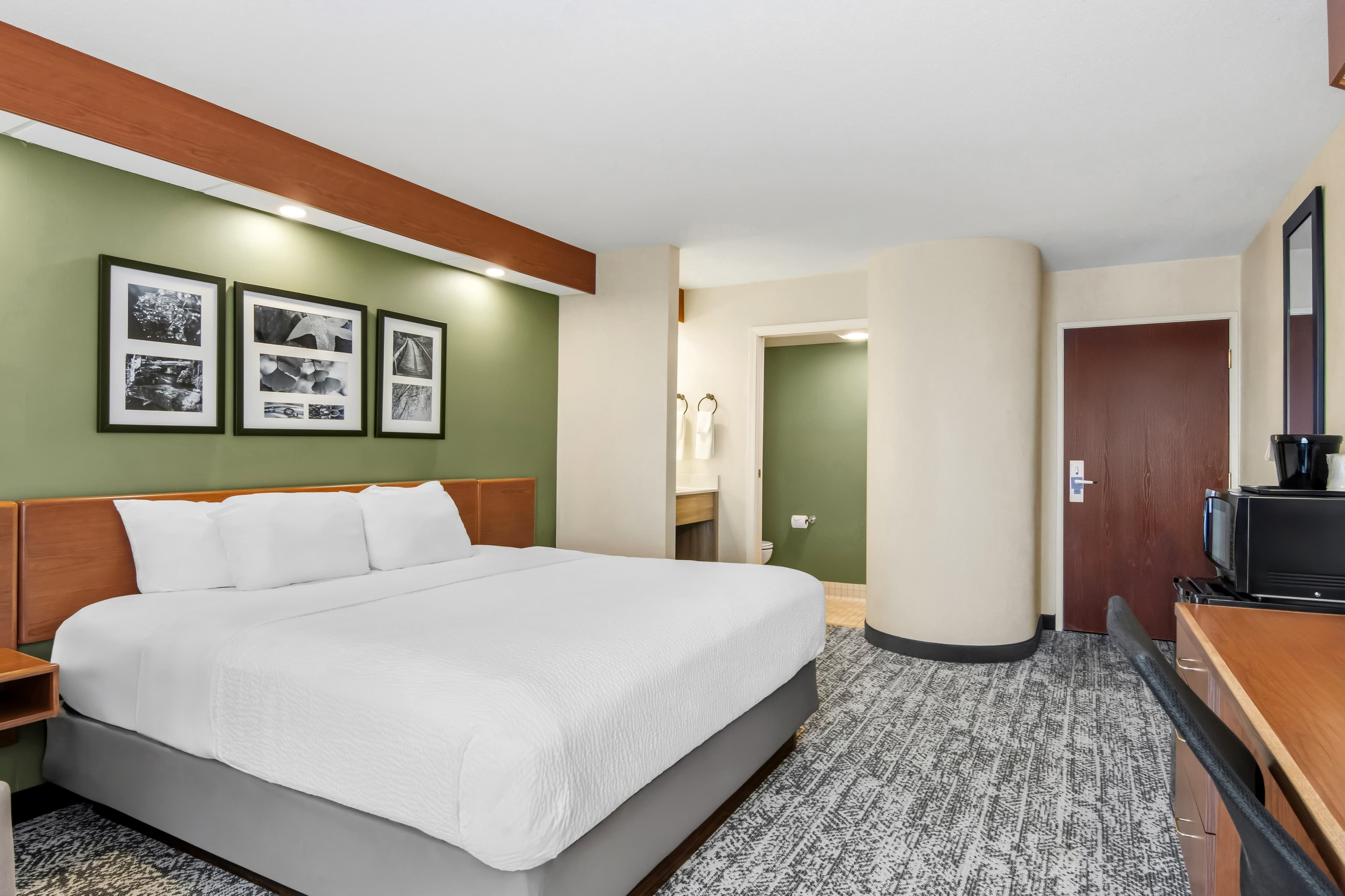 1 King Bed - Image 3