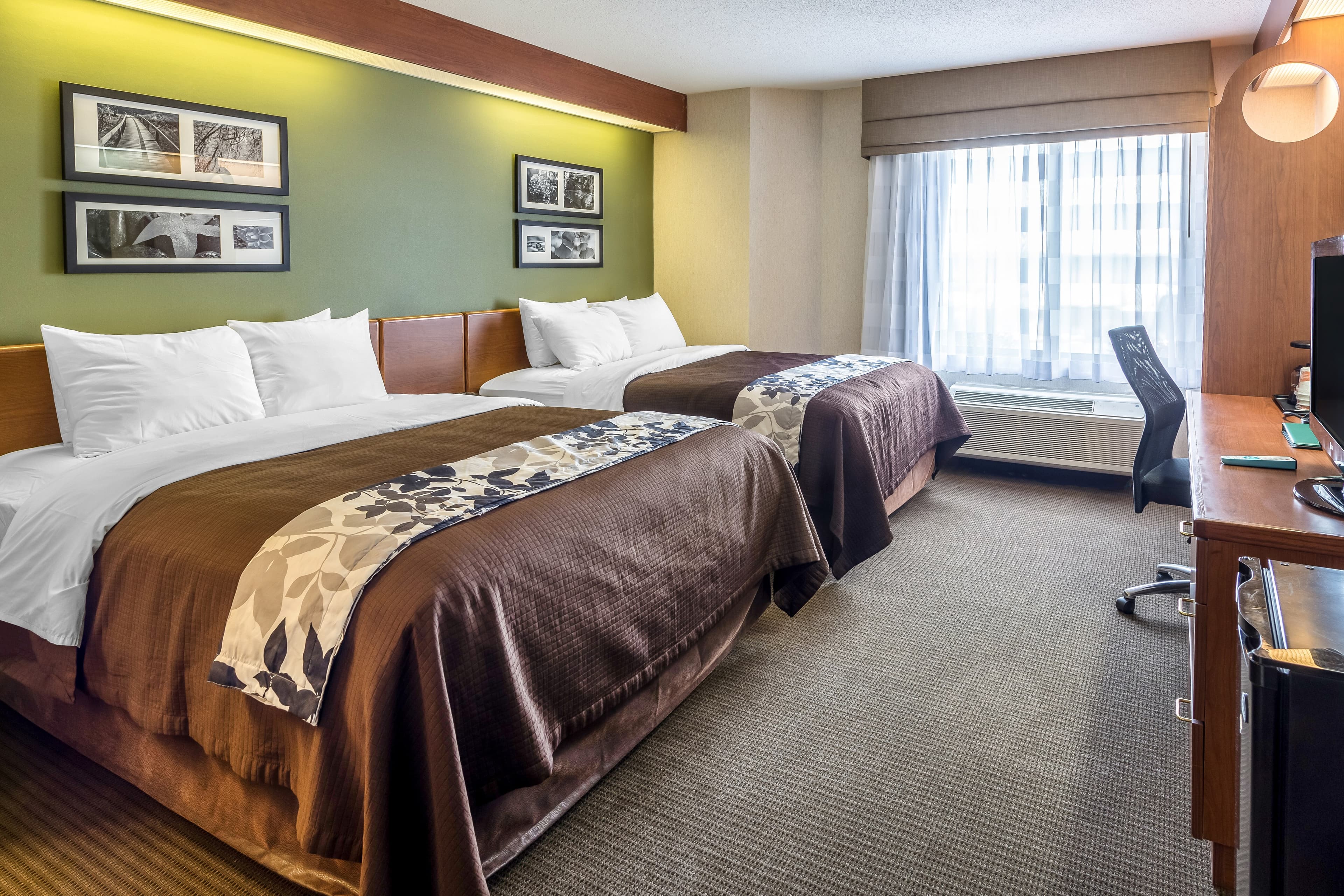 Sleep Inn & Suites Bay View Acme - Traverse City - Image 1