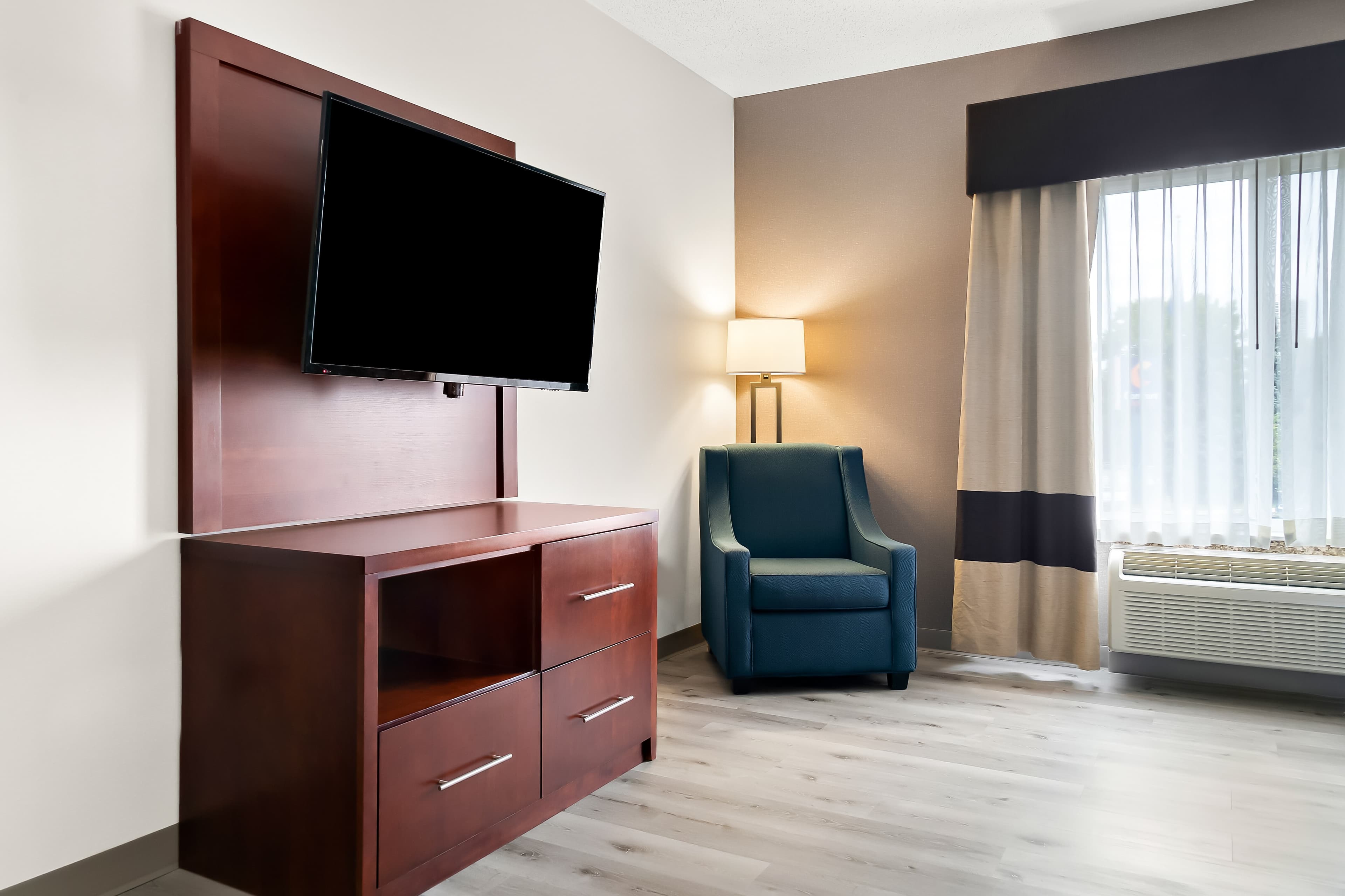 Comfort Suites Southfield/Detroit — 7