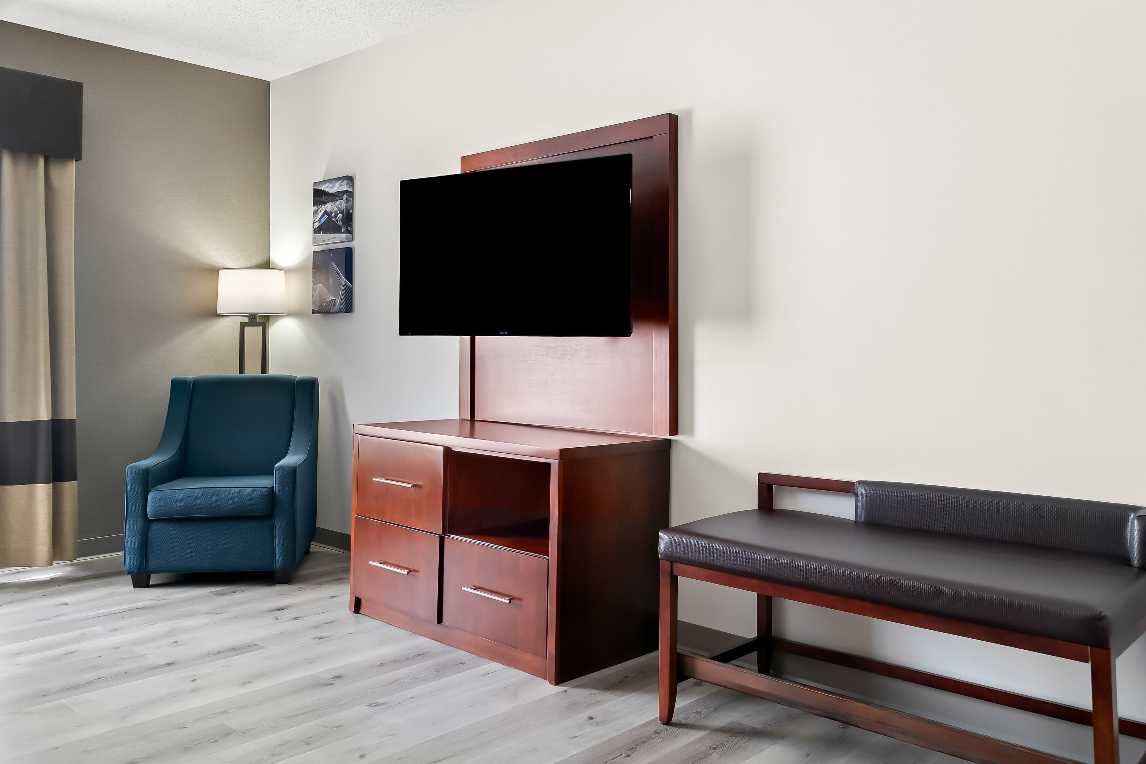 Comfort Suites Southfield/Detroit - Image 3