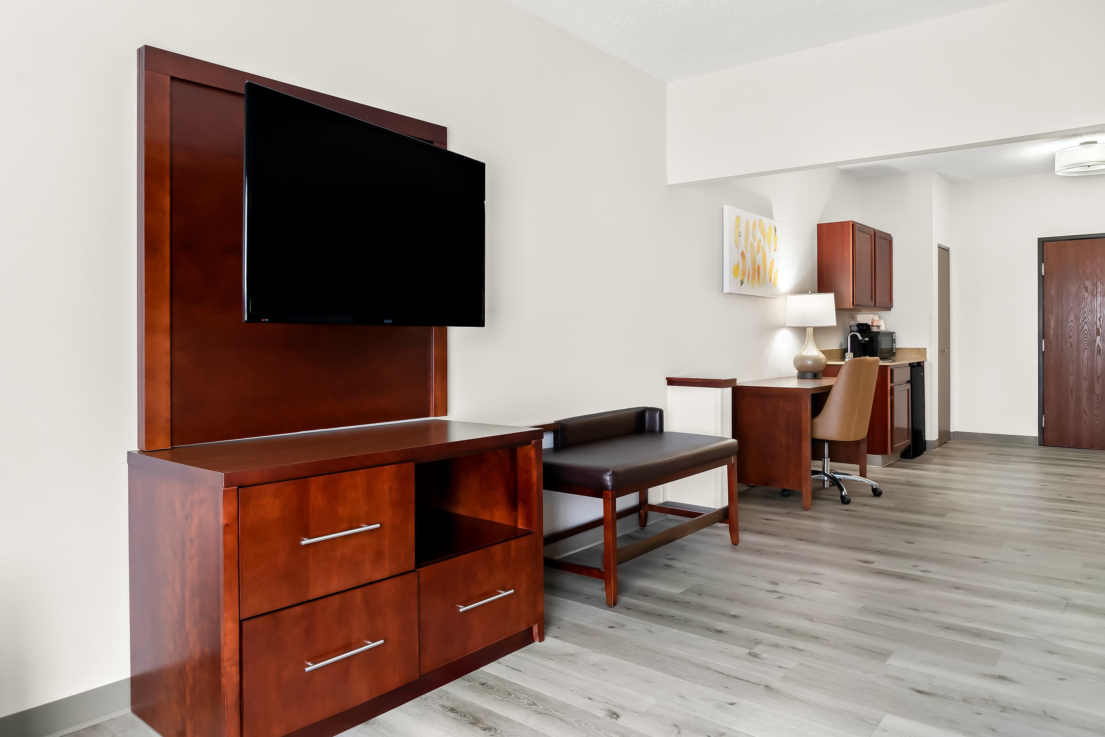 Comfort Suites Southfield/Detroit - Image 4