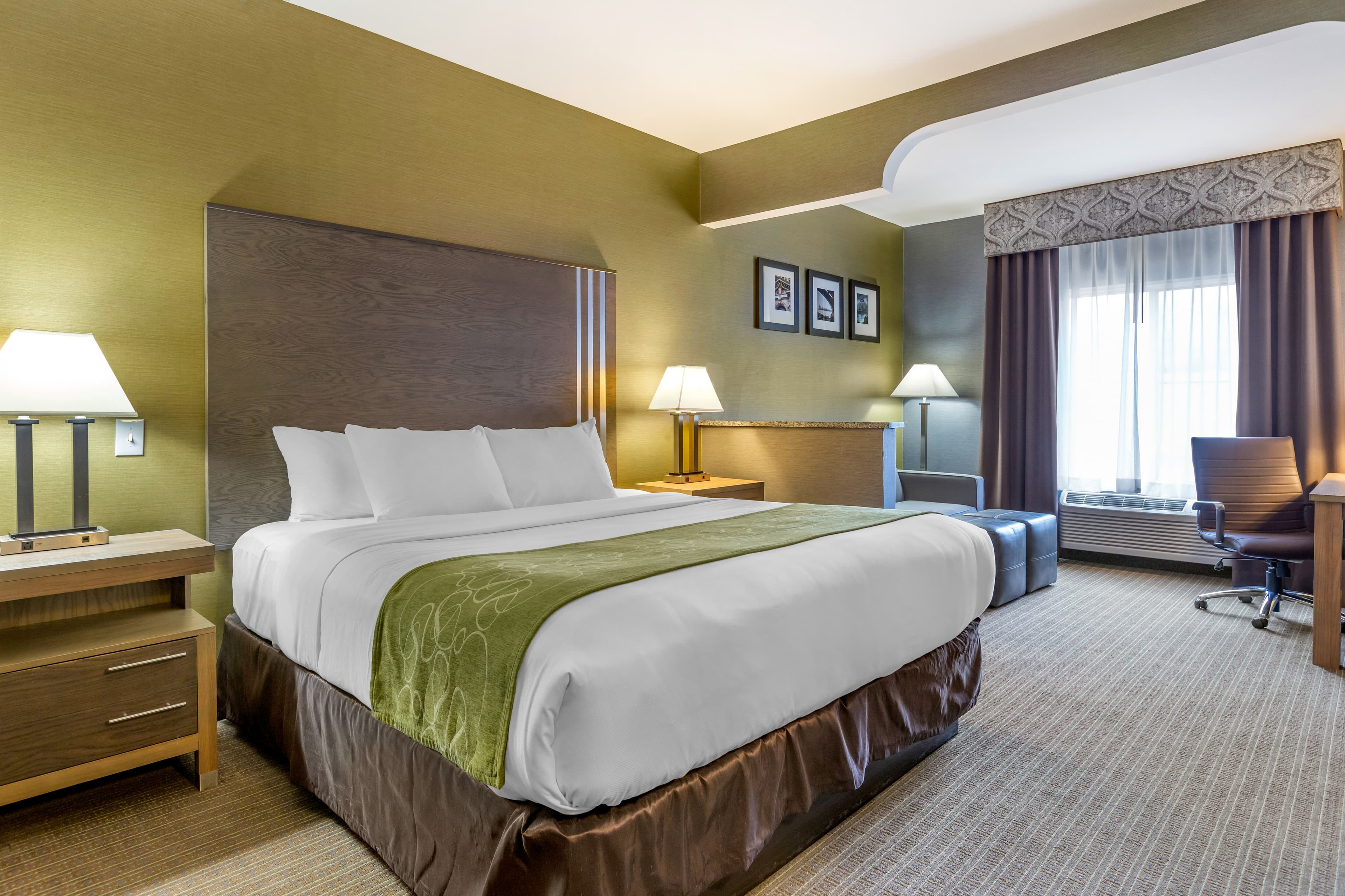 Comfort Suites Southgate-Detroit - Image 1