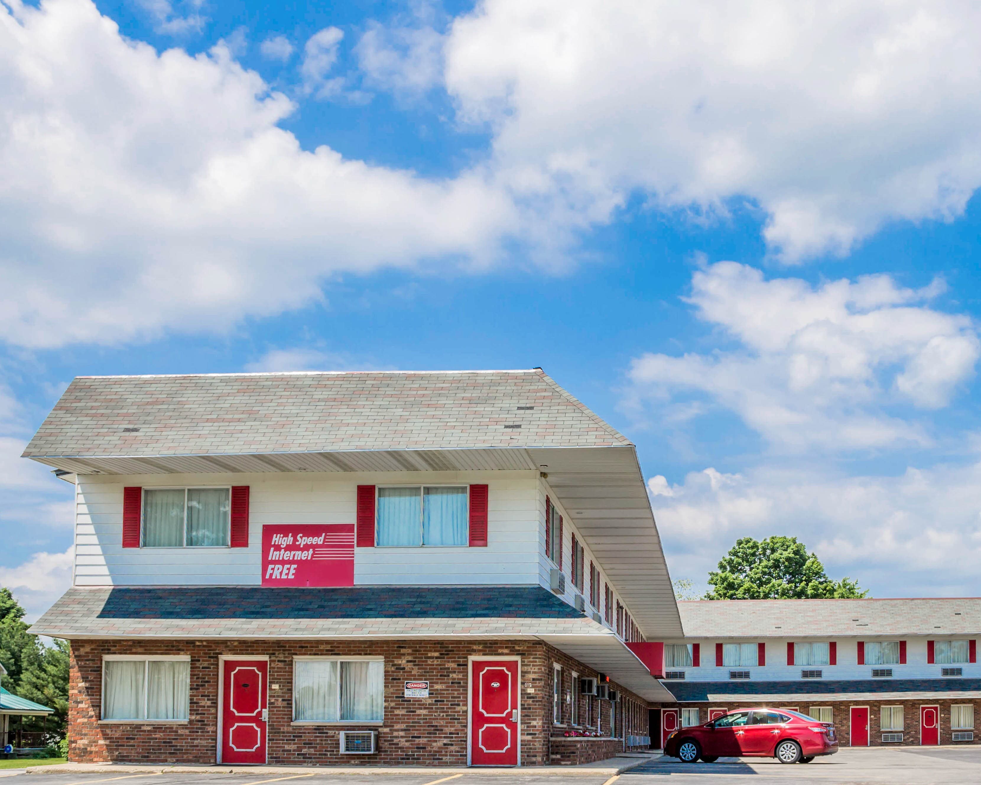 Rodeway Inn Kalkaska - Image 1