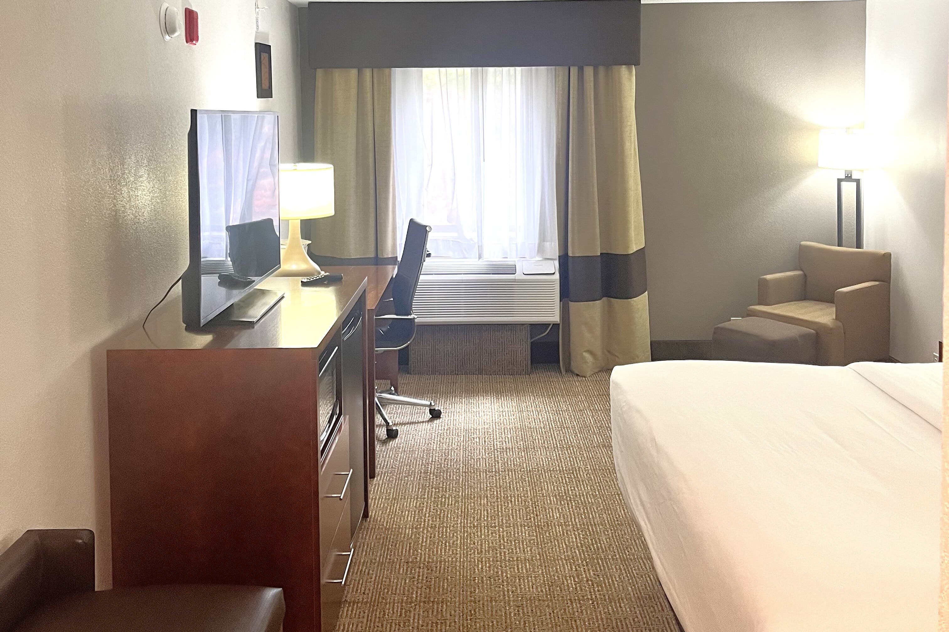 Comfort Inn & Suites Jackson North - Image 2