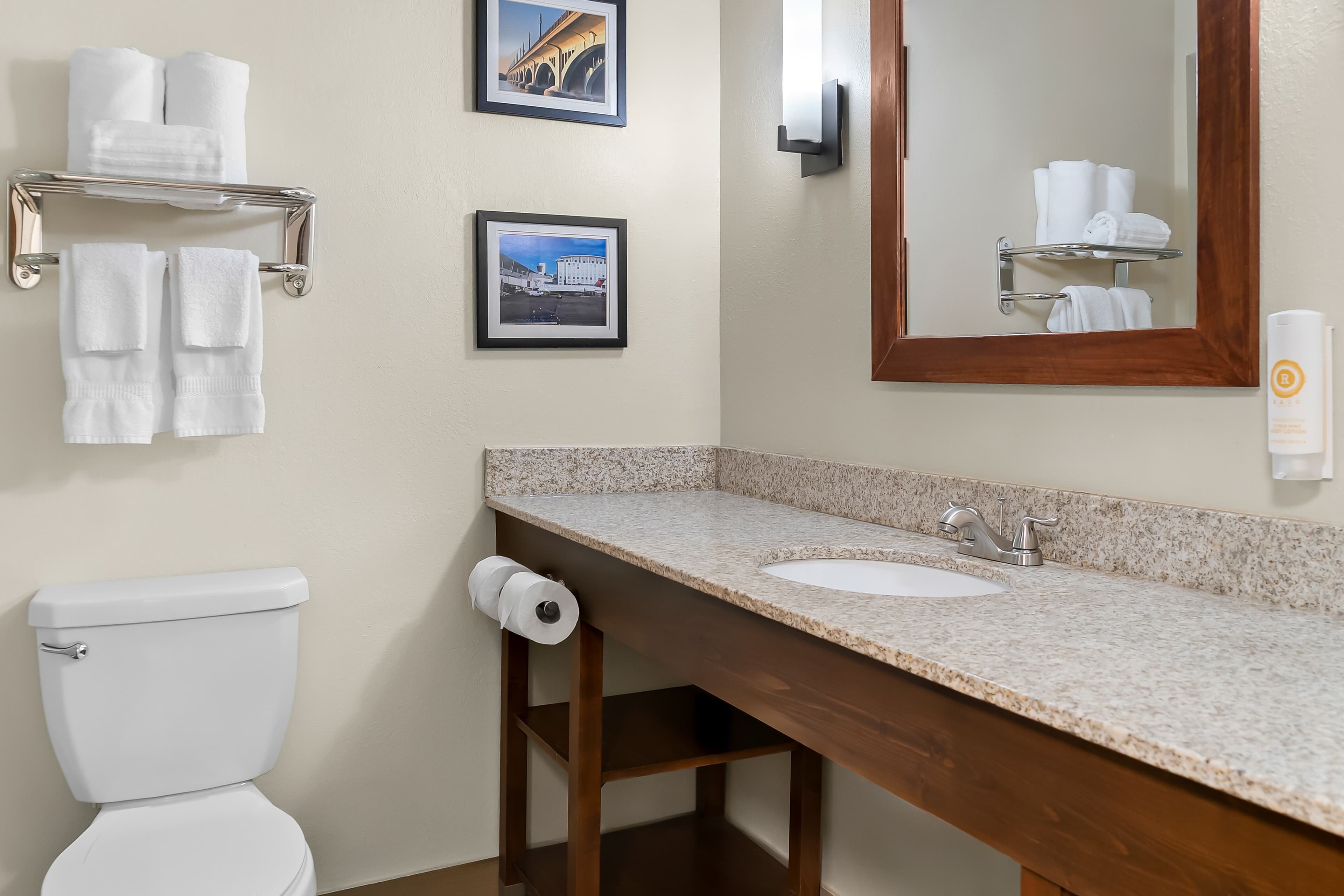 Comfort Inn & Suites Taylor - Detroit — 24