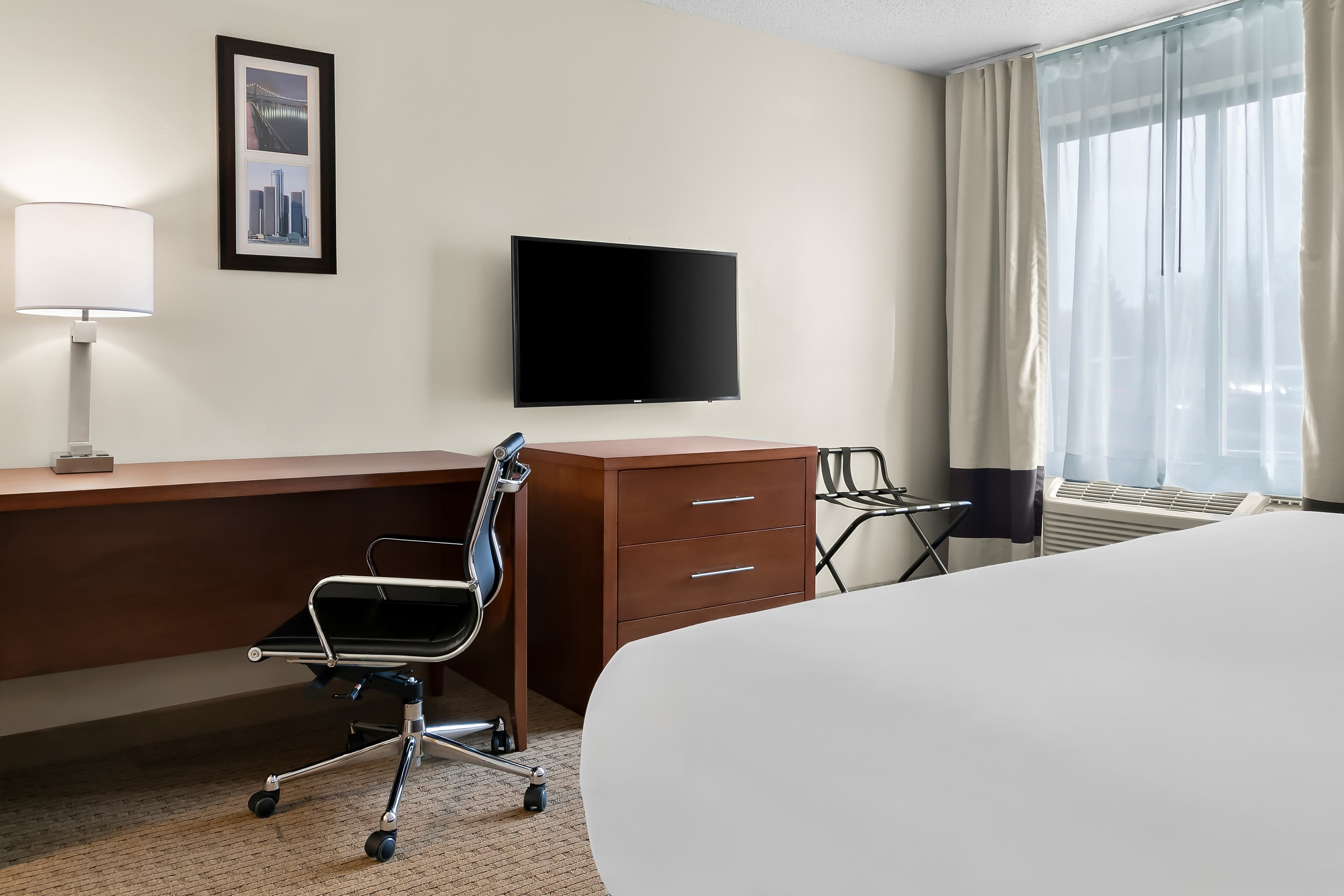 Comfort Inn & Suites Taylor - Detroit - Image 4