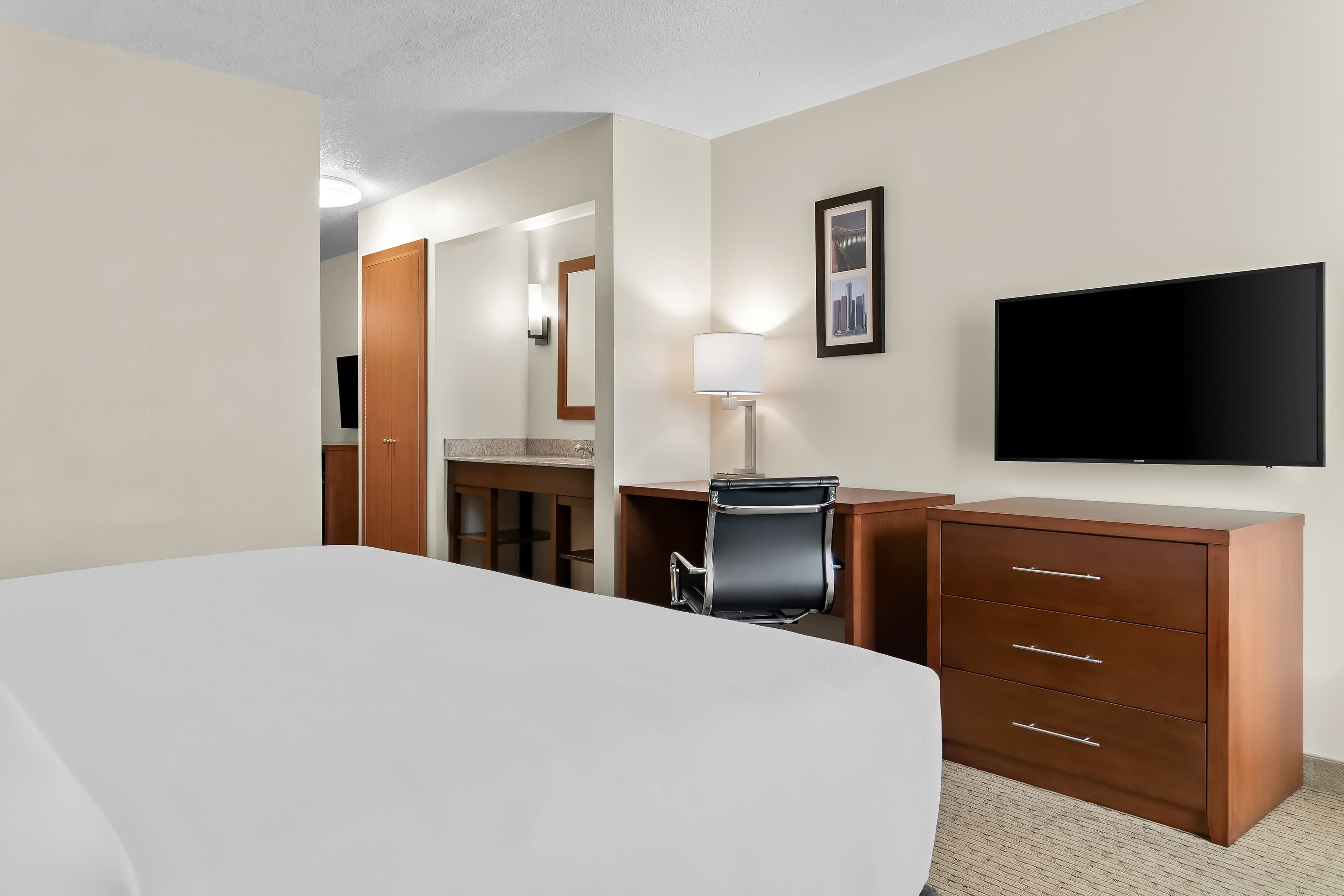 Comfort Inn & Suites Taylor - Detroit - Image 5