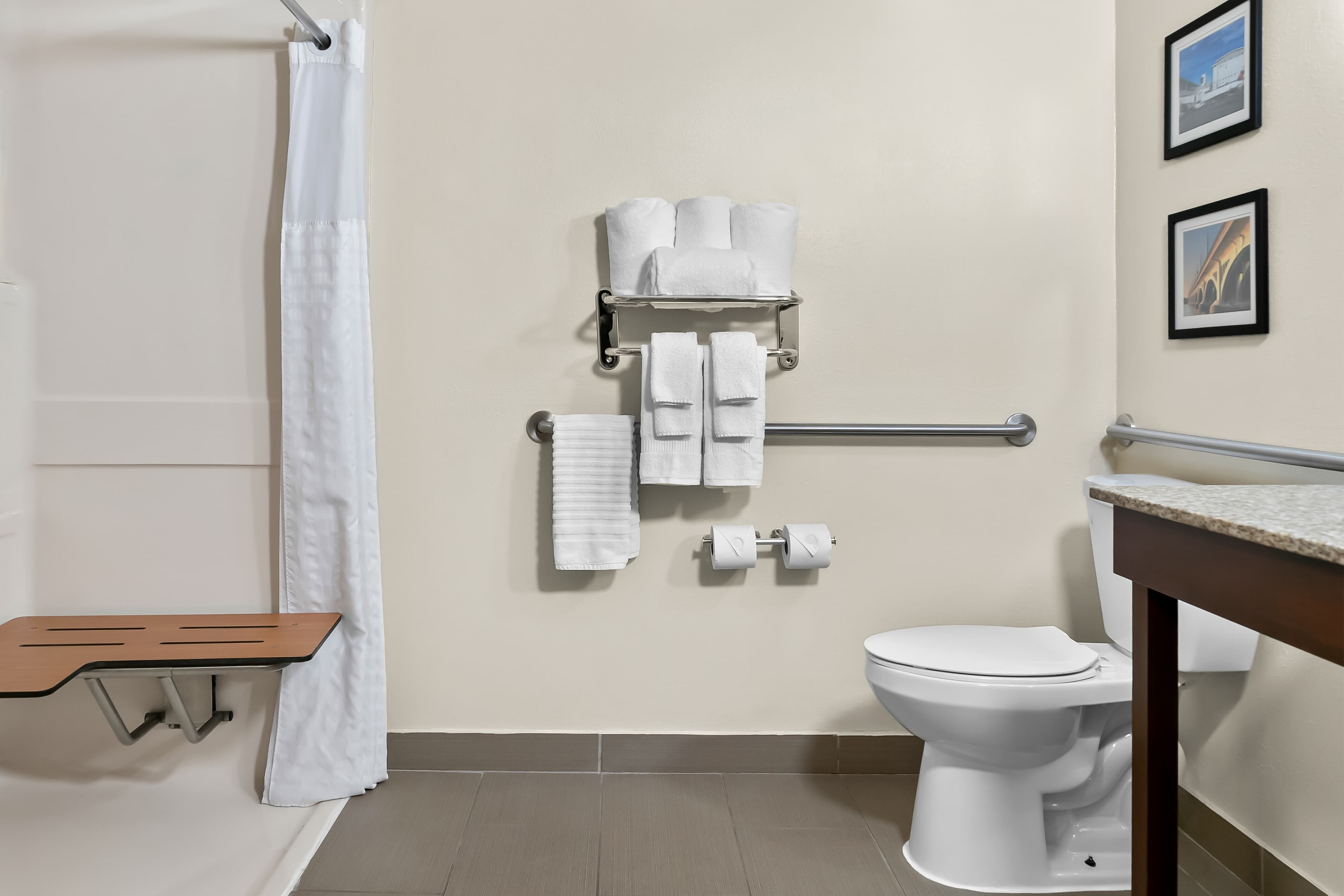 Comfort Inn & Suites Taylor - Detroit — 15