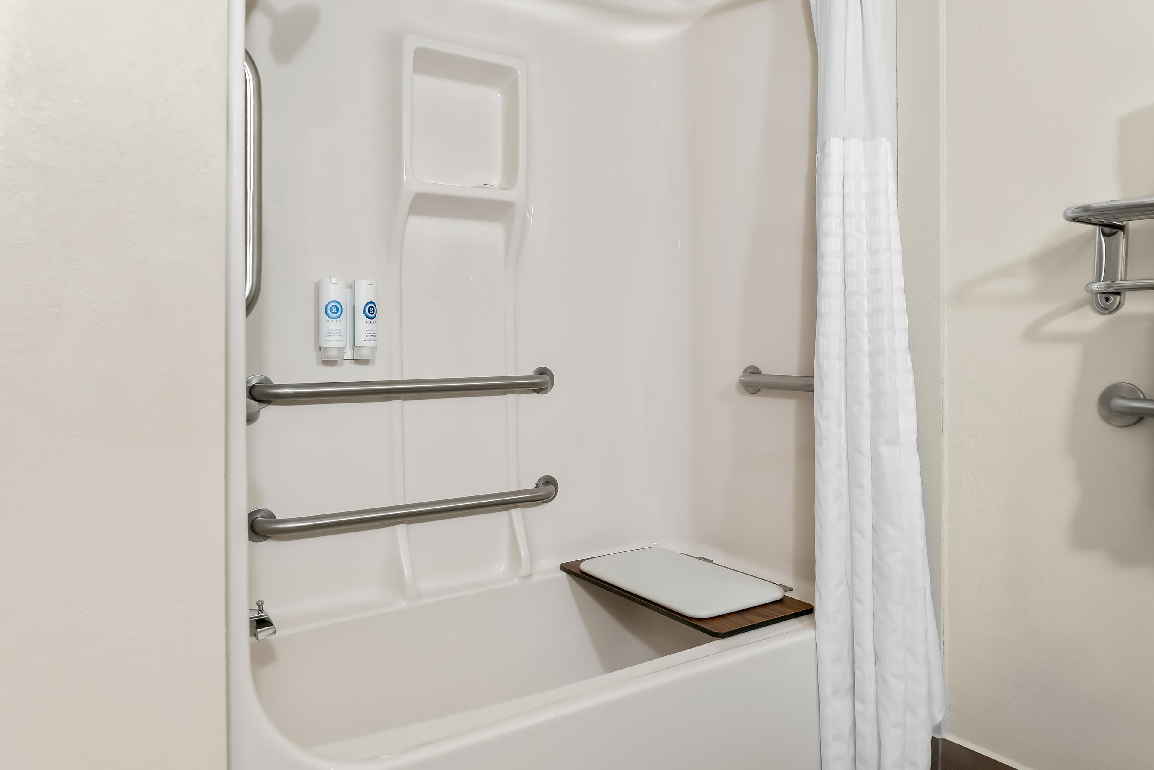 Comfort Inn & Suites Taylor - Detroit - Image 2