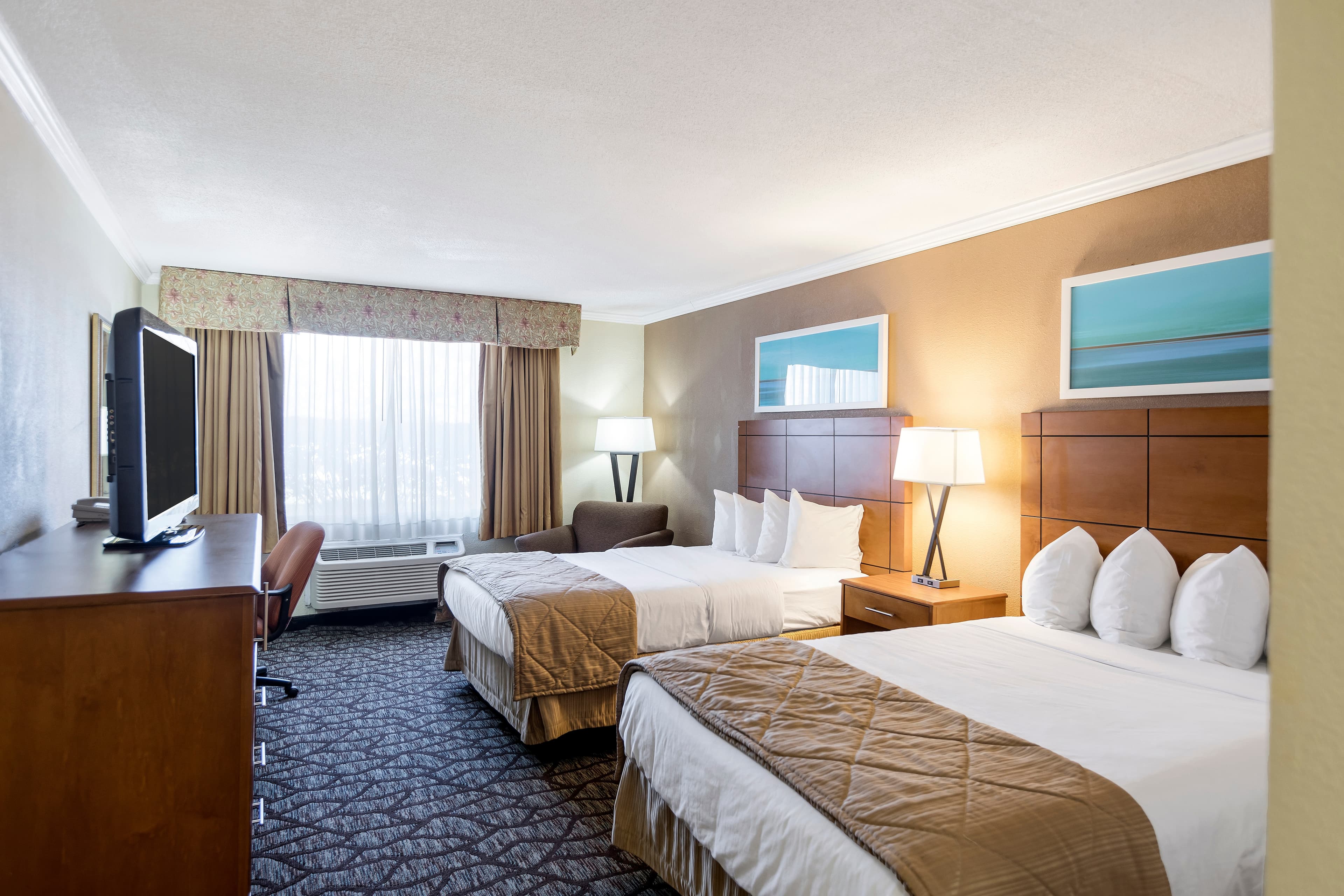 Clarion Hotel Detroit Metro Airport — 2