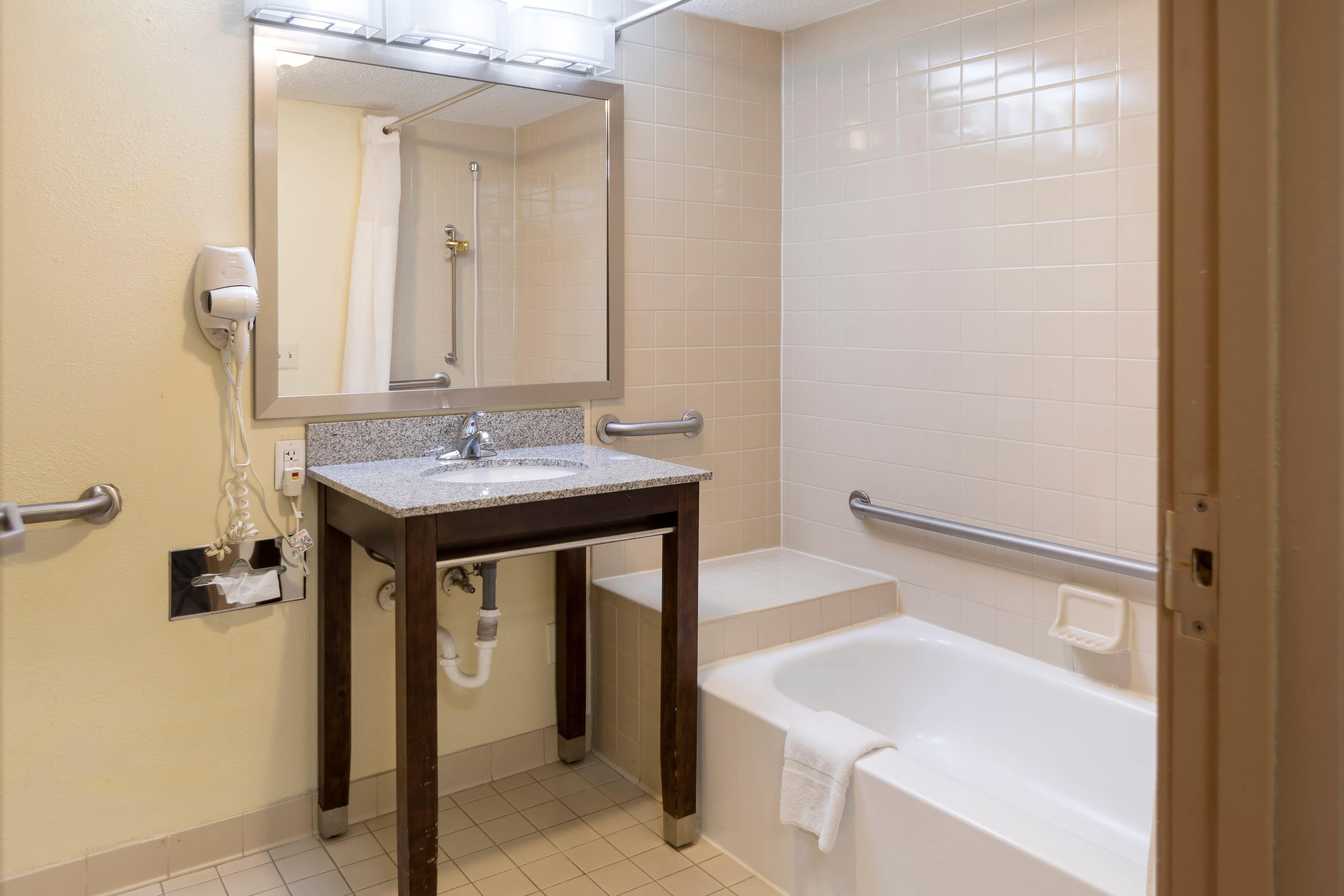 Clarion Hotel Detroit Metro Airport — 4