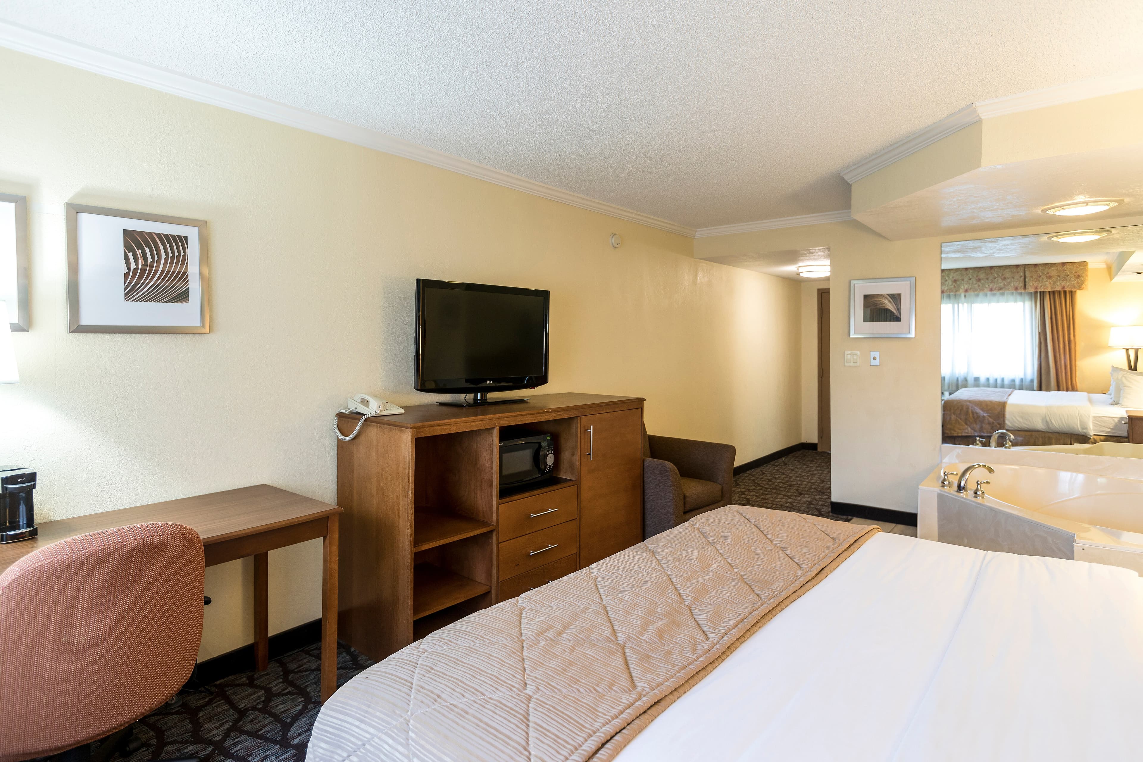 Clarion Hotel Detroit Metro Airport — 16