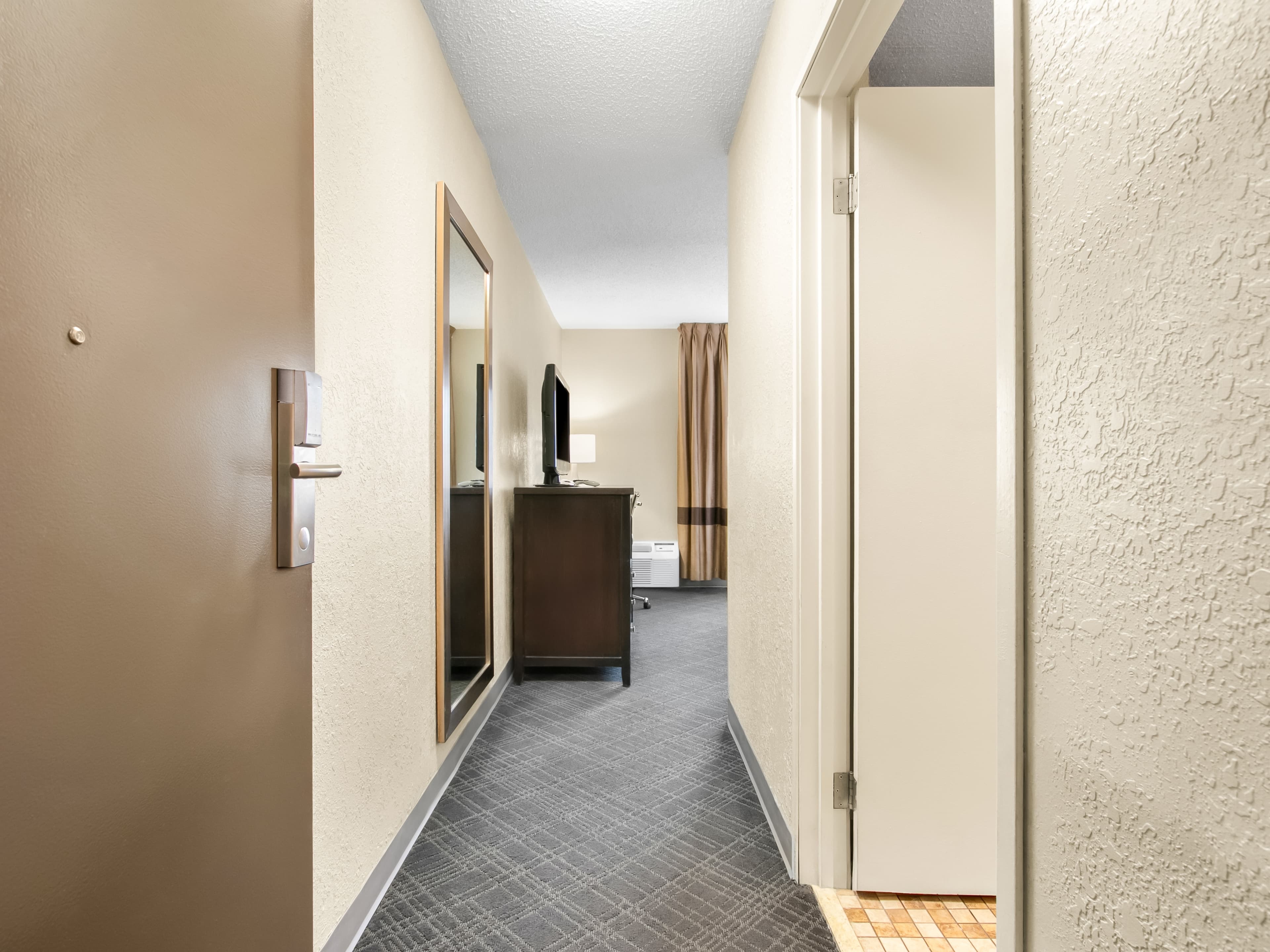 Comfort Inn Detroit Downtown - Image 3