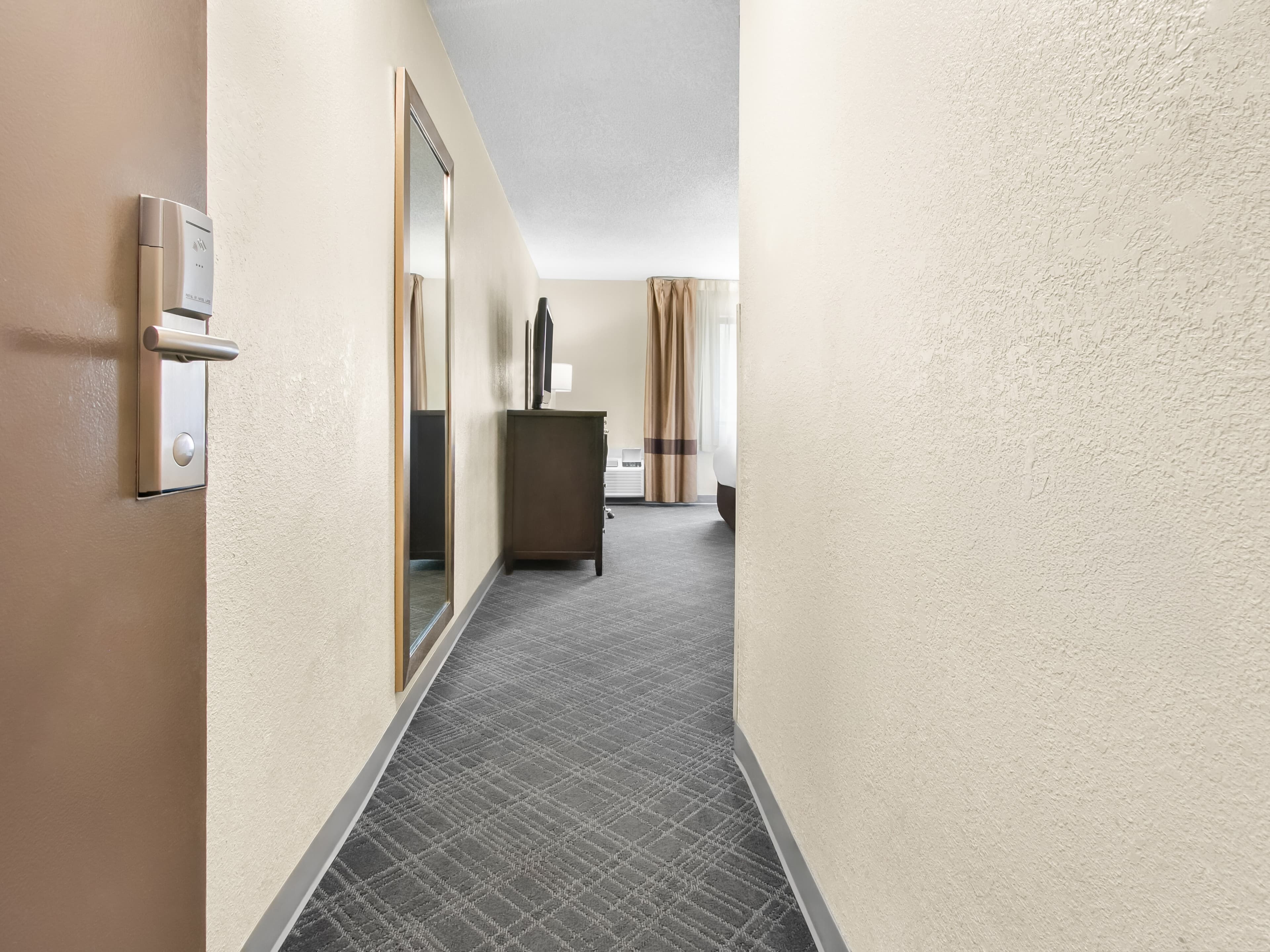 Comfort Inn Detroit Downtown — 8
