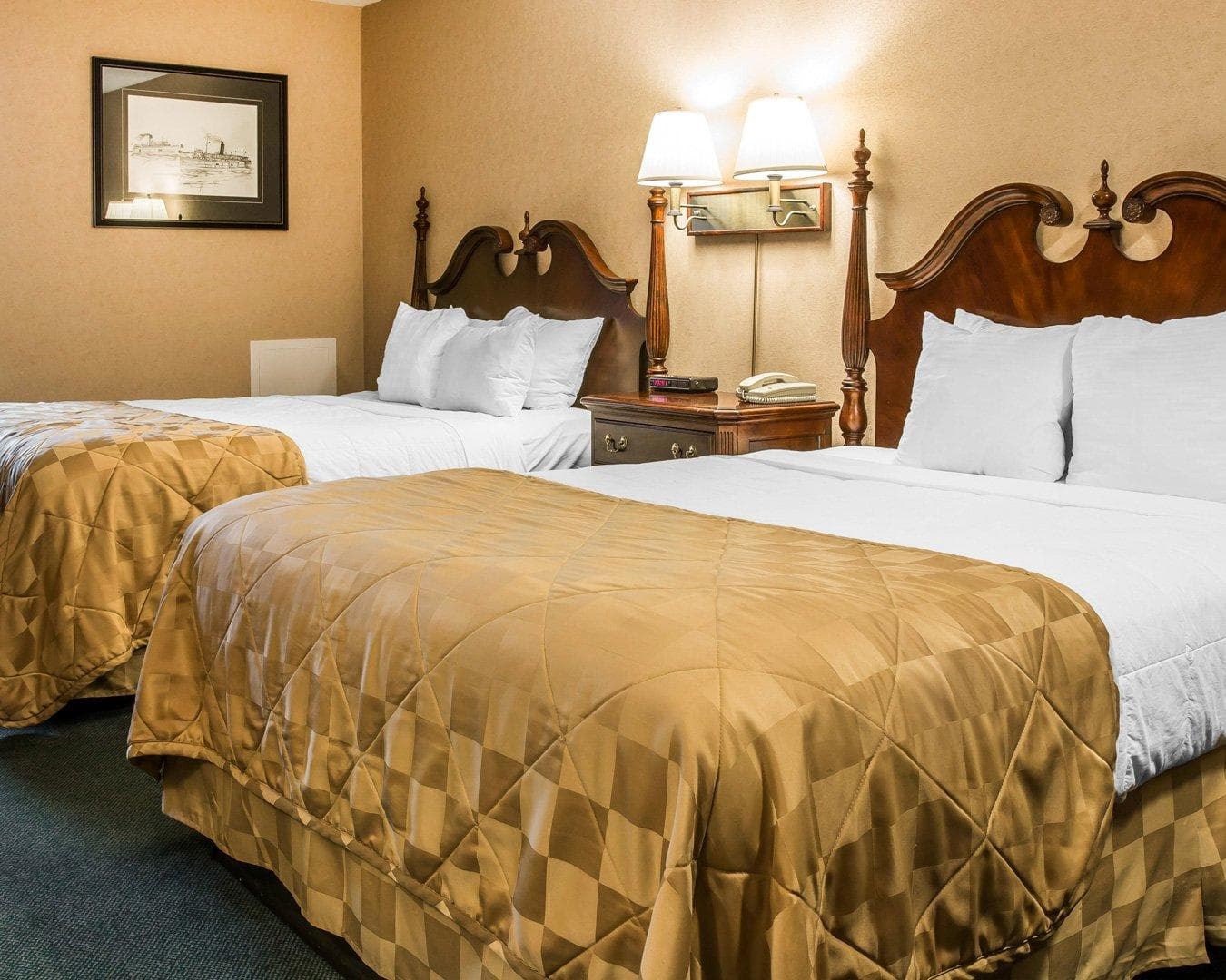 Clarion Hotel Mackinaw City Beachfront — 6