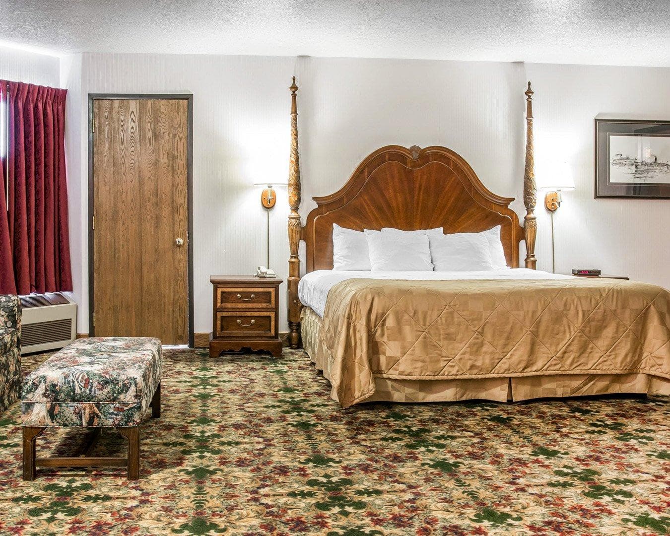 Clarion Hotel Mackinaw City Beachfront - Image 4